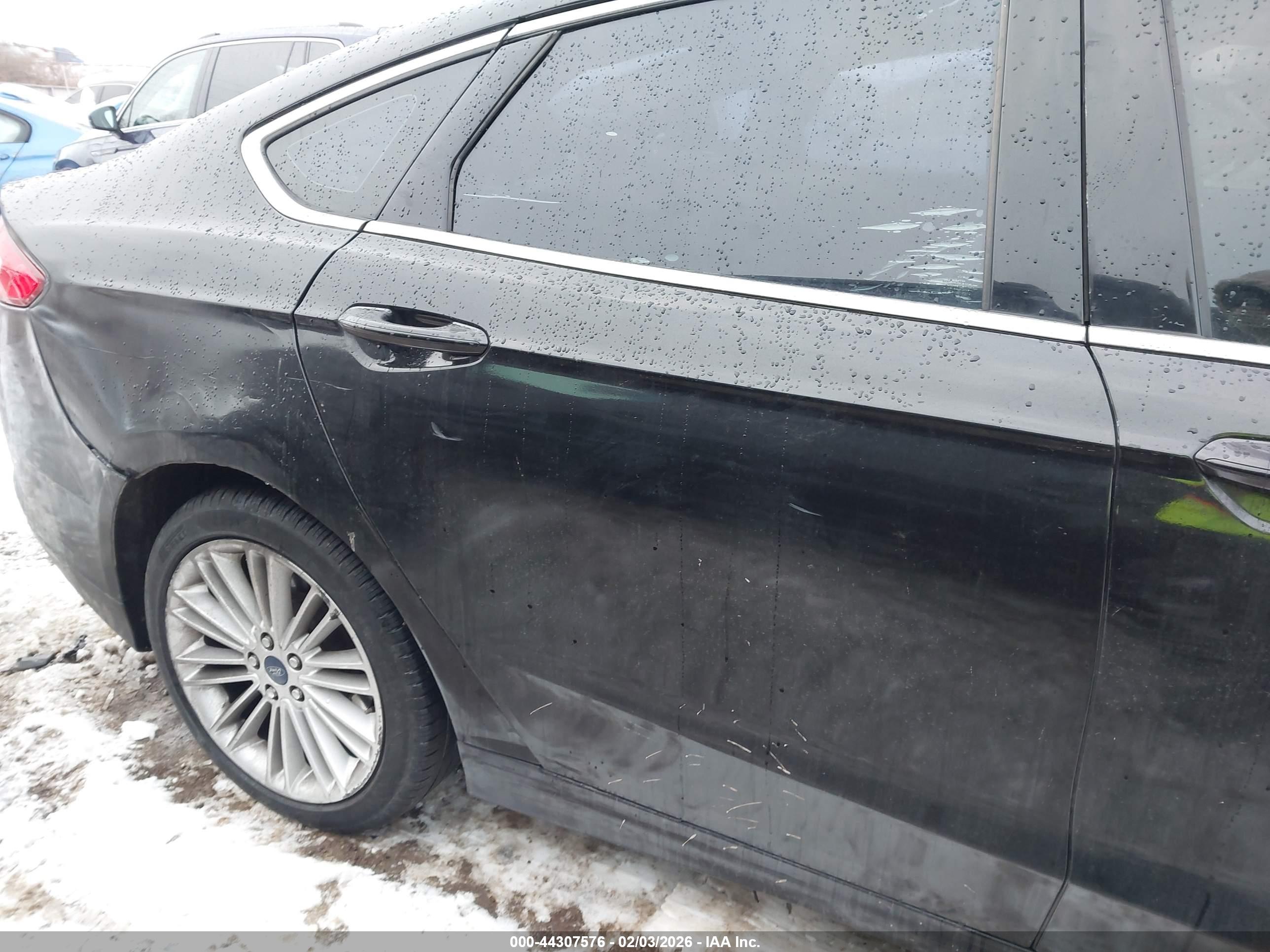 FORD FUSION image 6