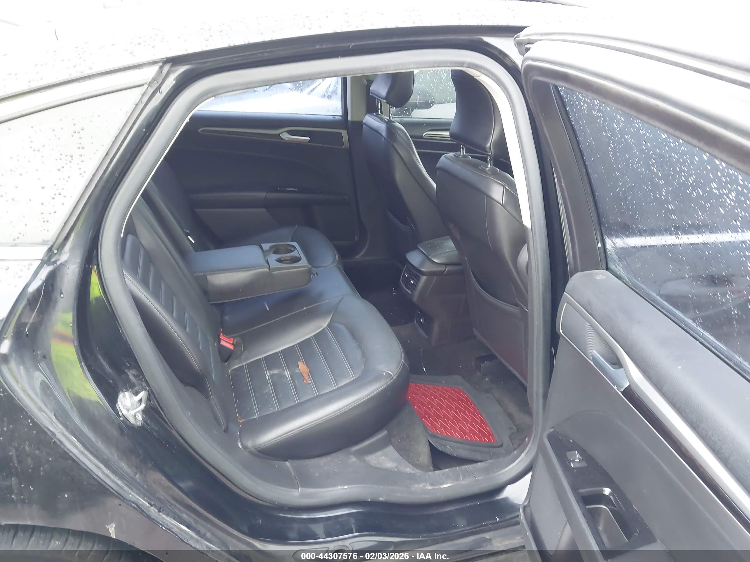 FORD FUSION image 8