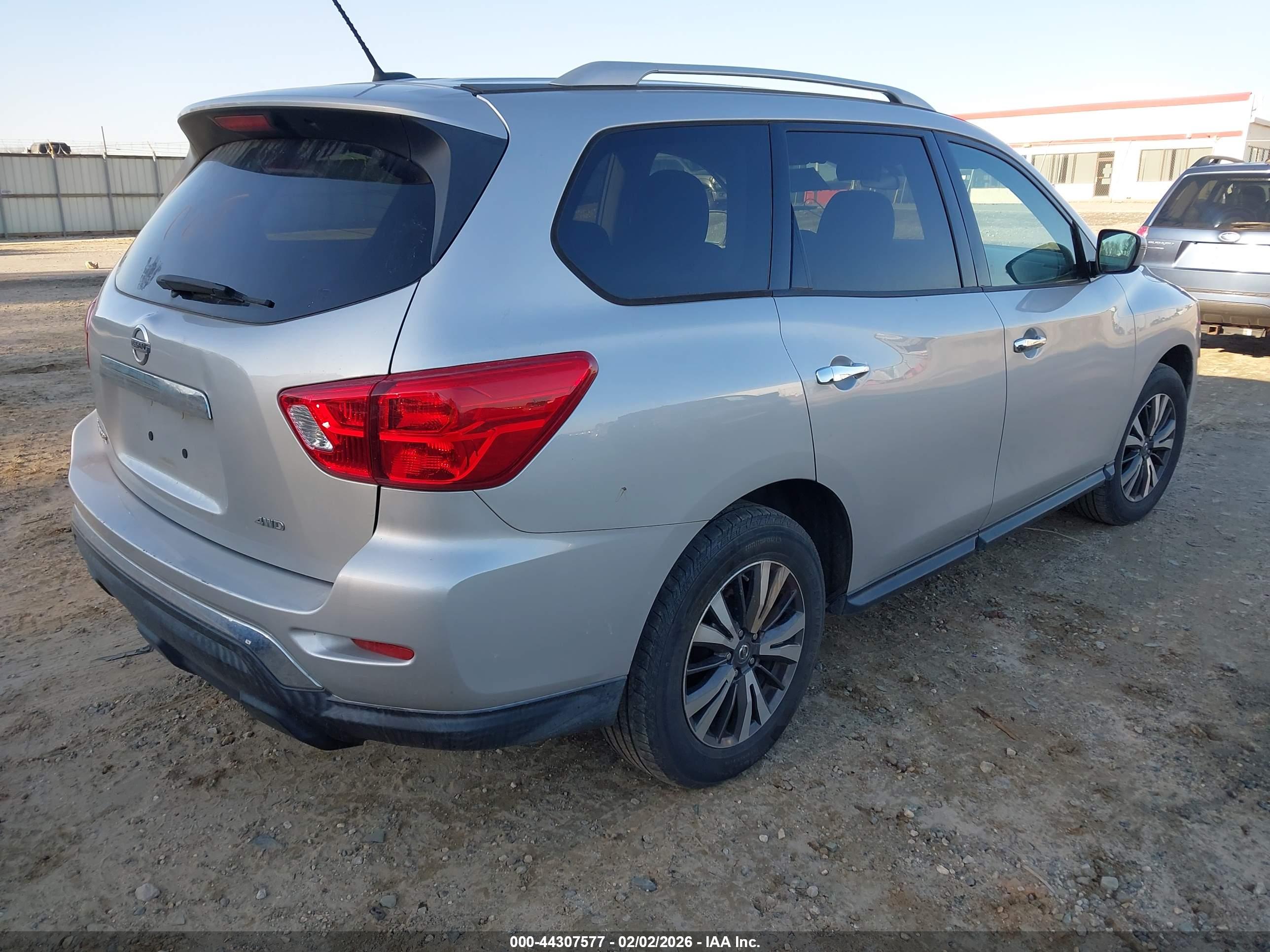 NISSAN PATHFINDER image 4