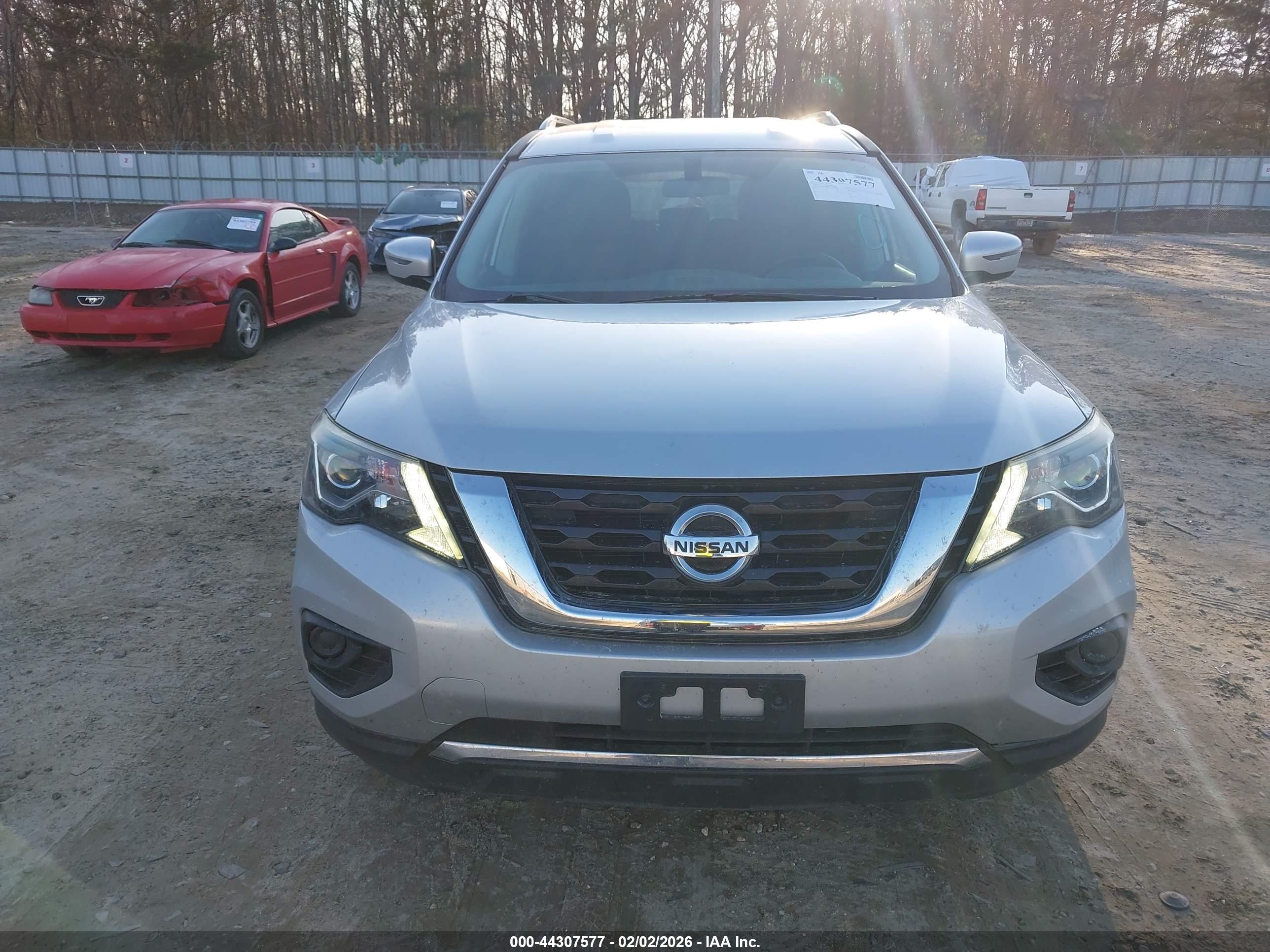 NISSAN PATHFINDER image 6
