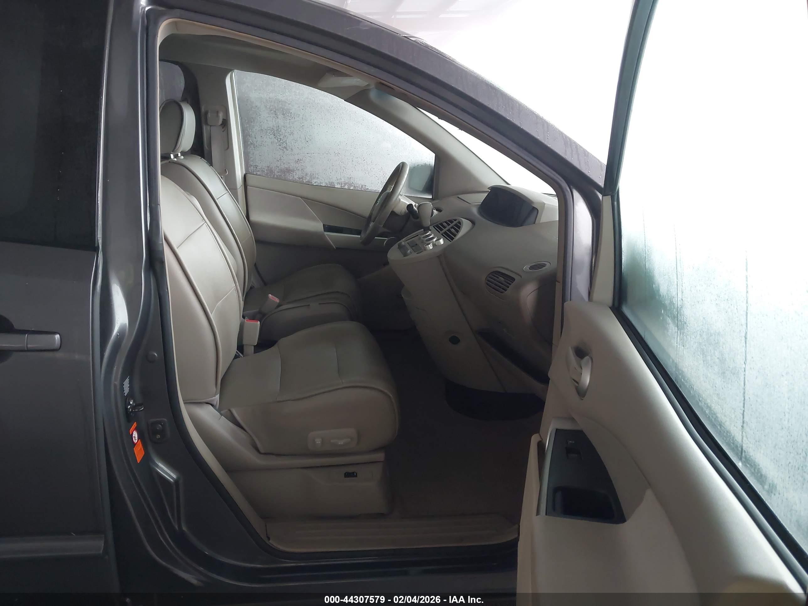 NISSAN QUEST image 5