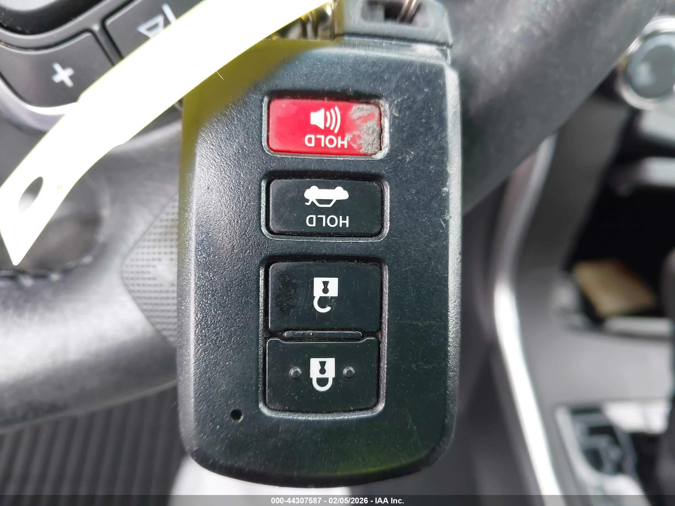 TOYOTA CAMRY image 11