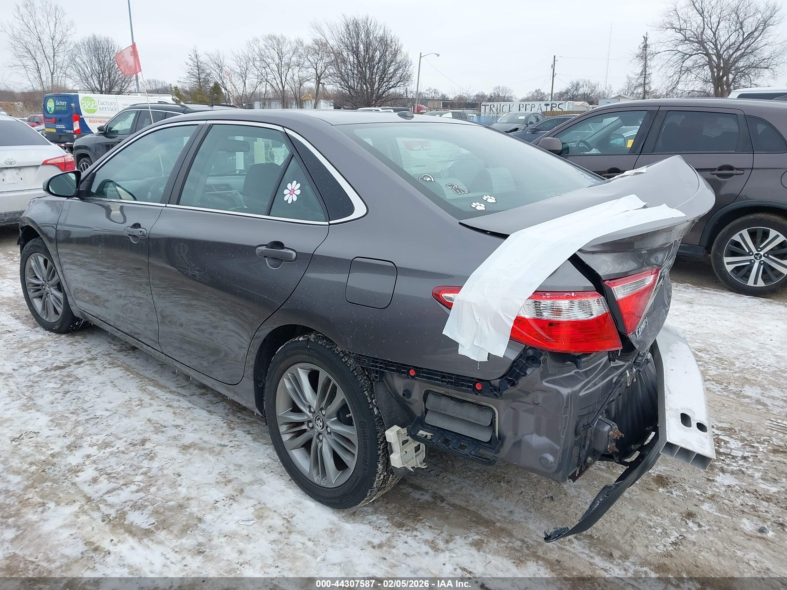 TOYOTA CAMRY image 3