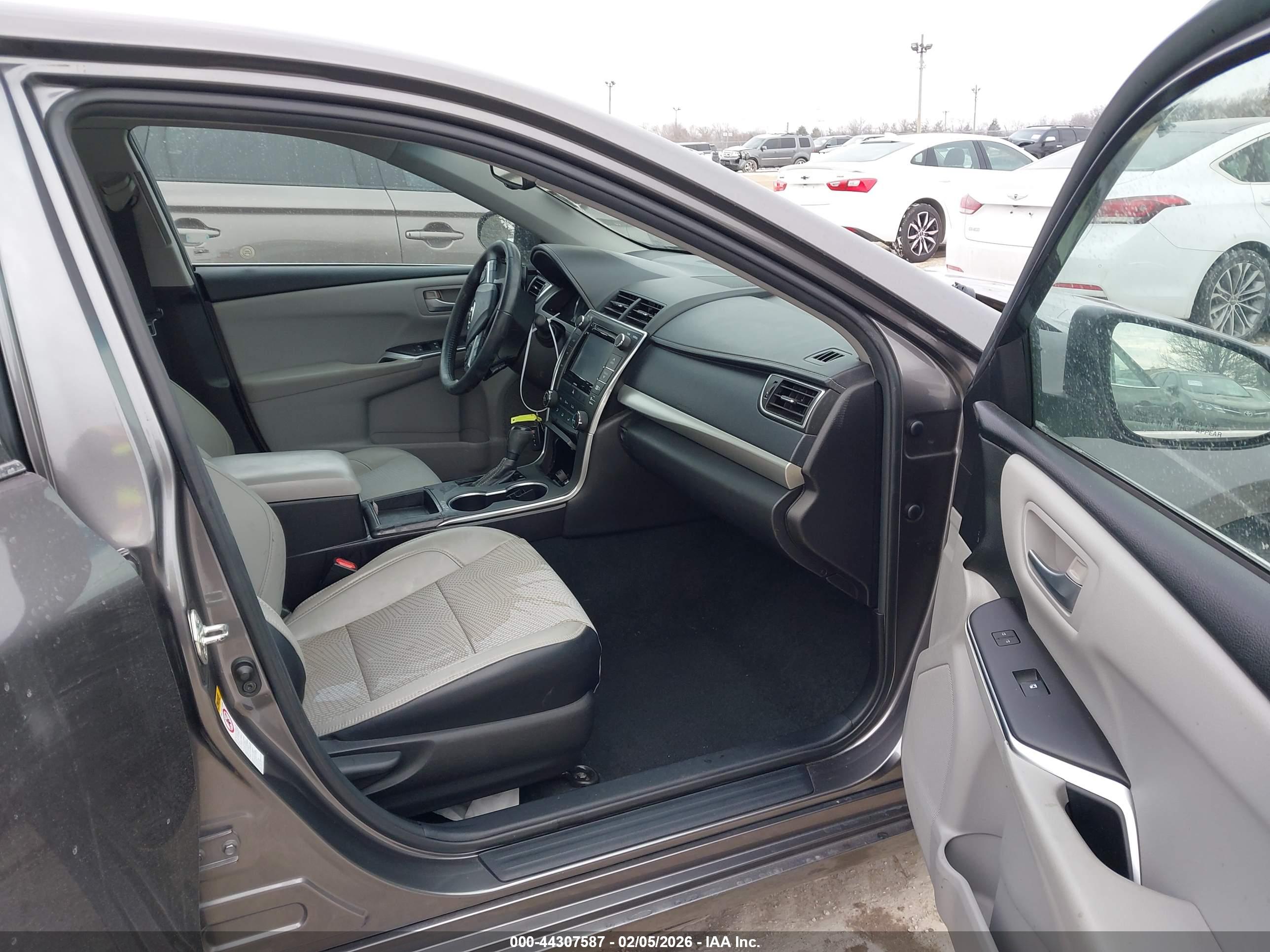 TOYOTA CAMRY image 5