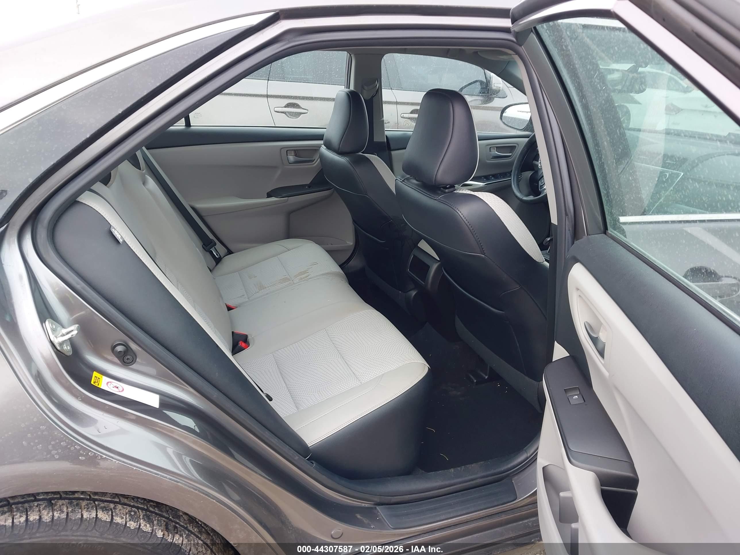 TOYOTA CAMRY image 8