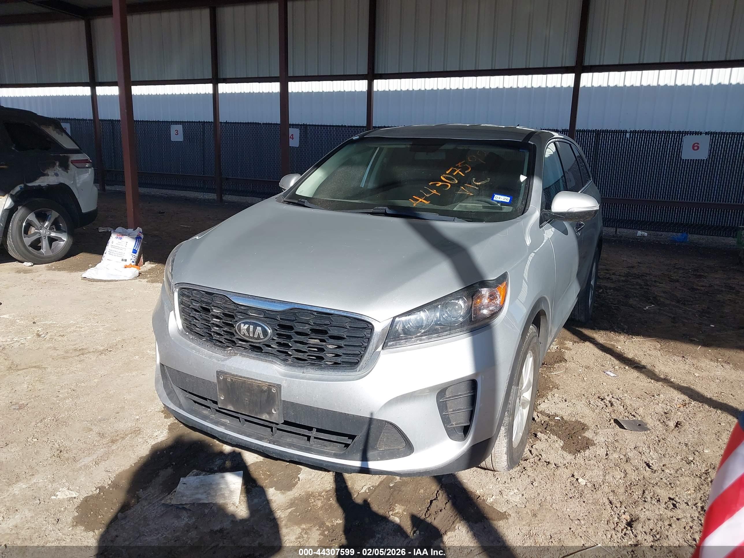KIA SORENTO image 2