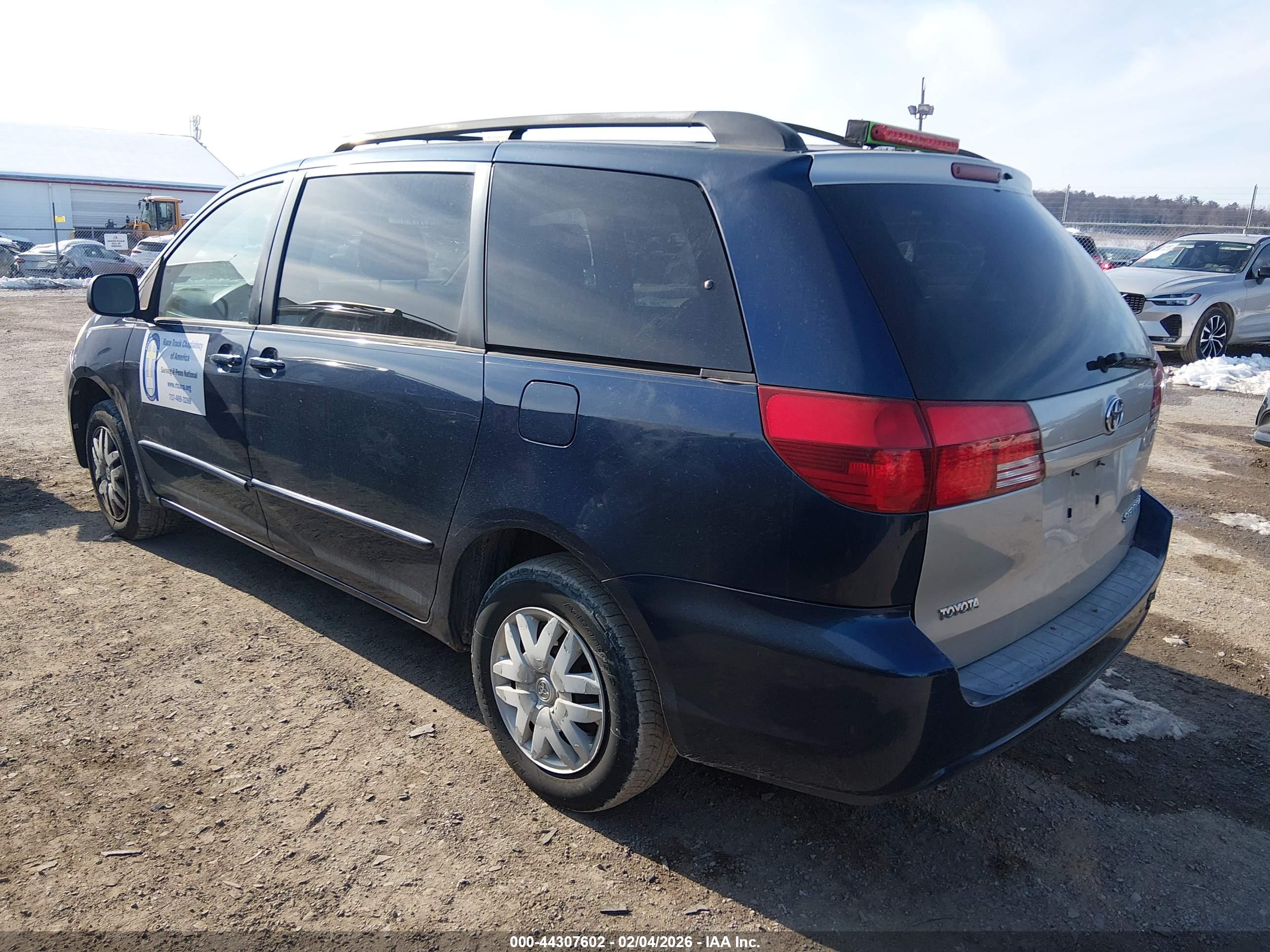 TOYOTA SIENNA image 3