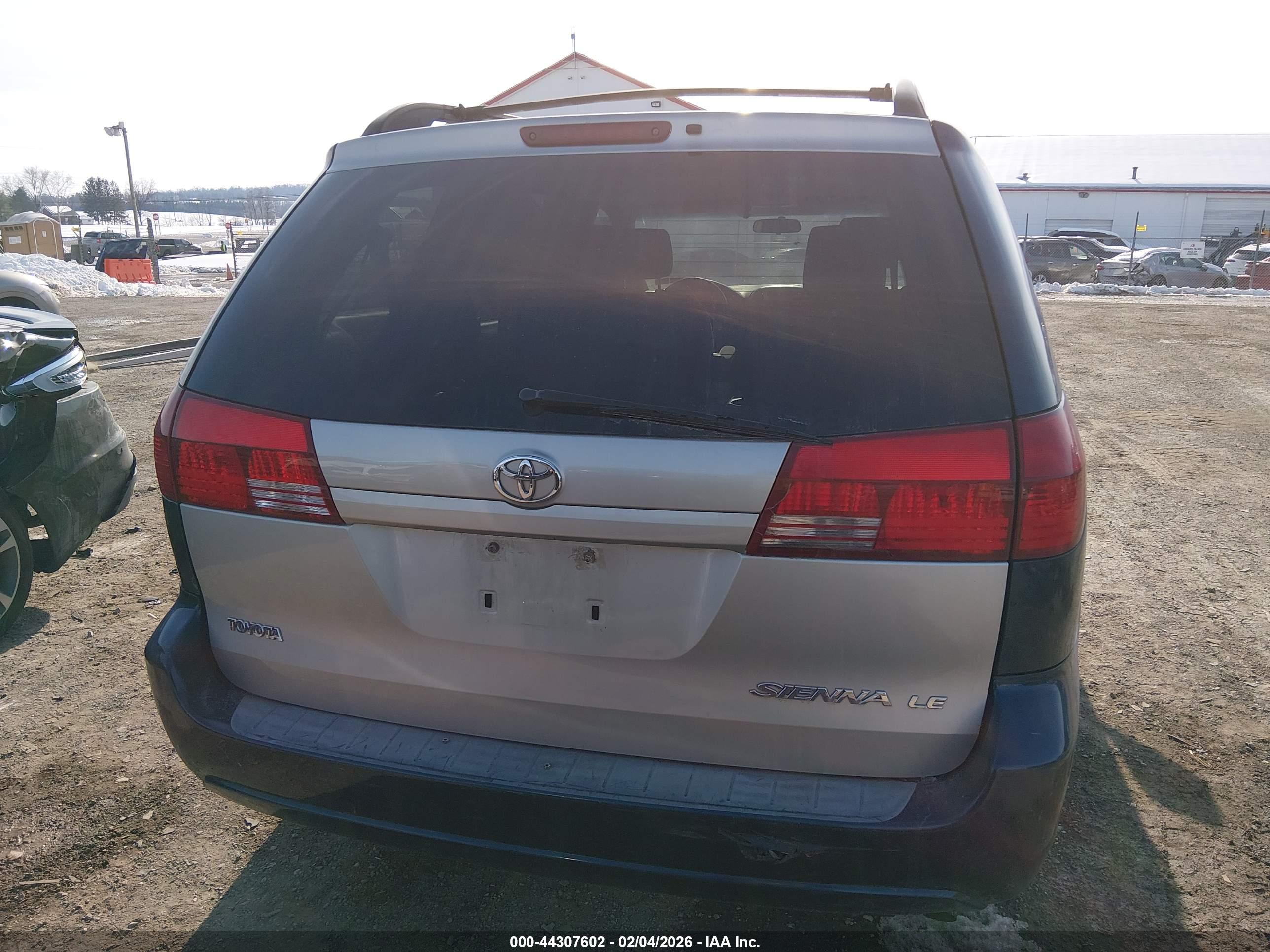 TOYOTA SIENNA image 6