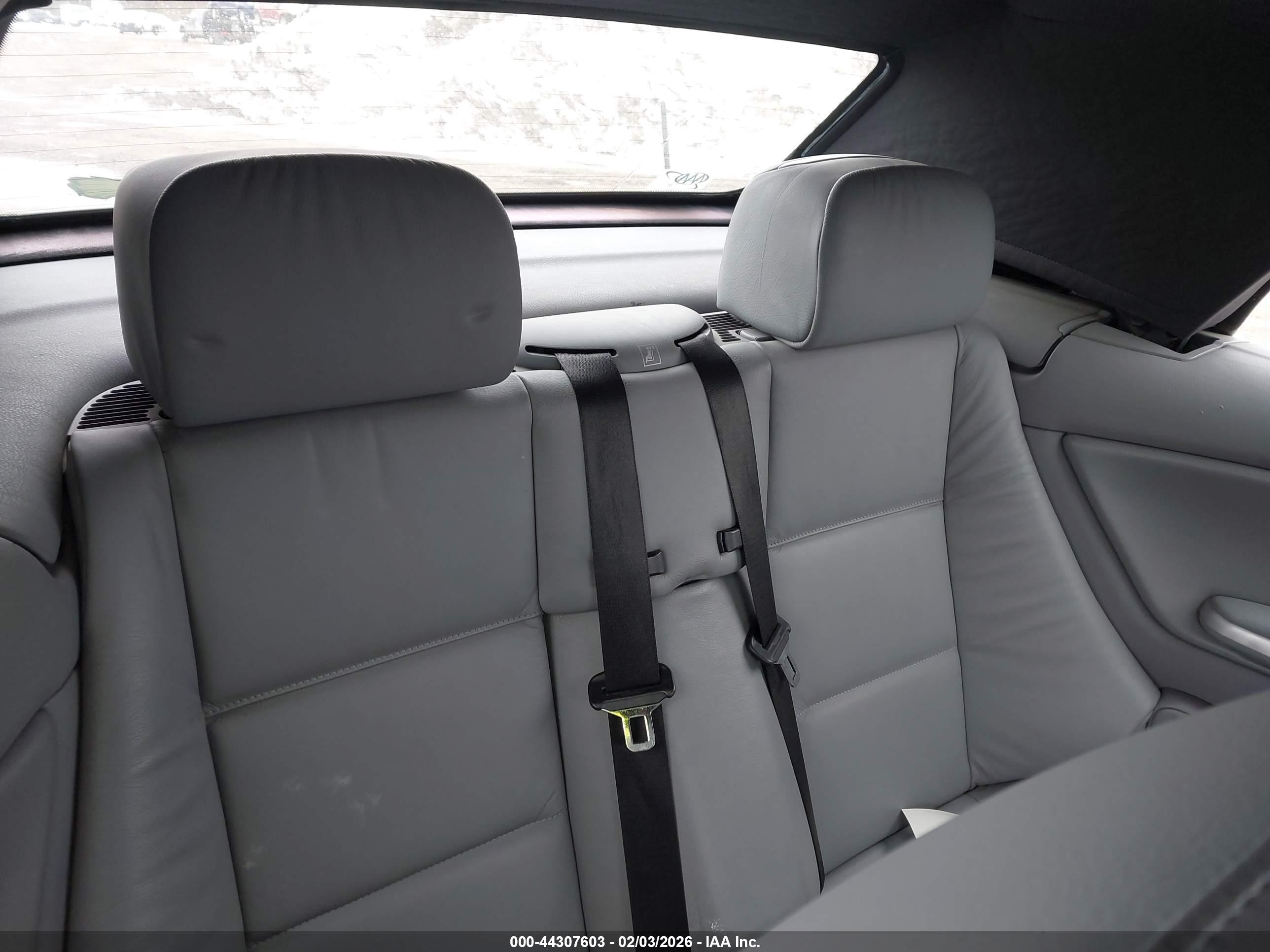 BMW 330CI image 8