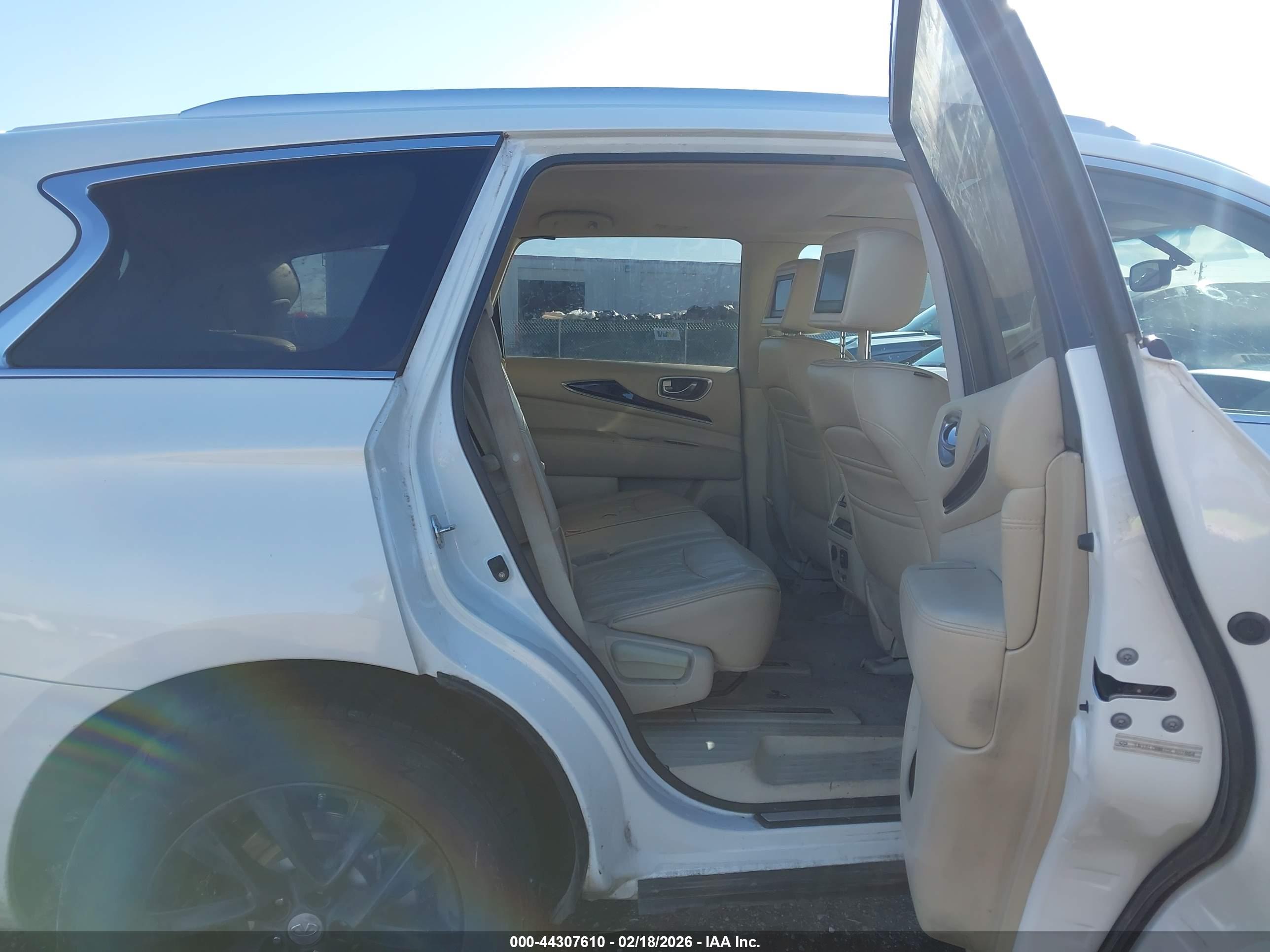 INFINITI JX35 image 8