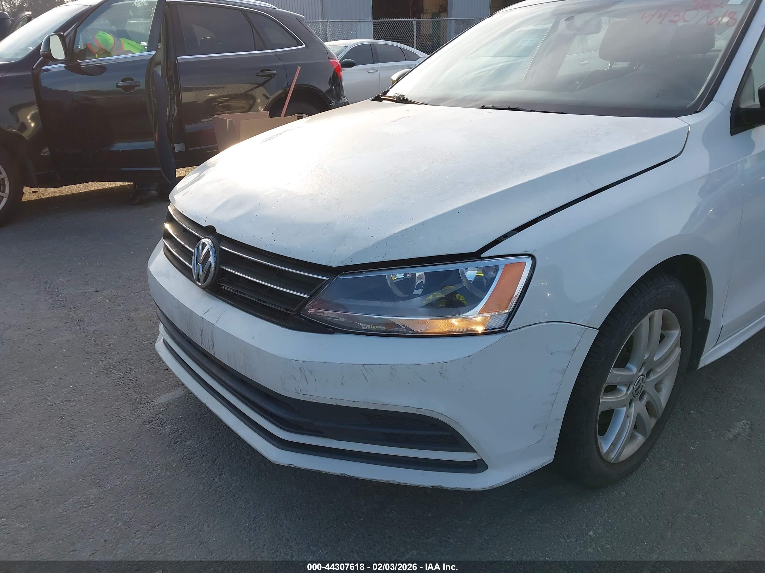 VOLKSWAGEN JETTA image 6