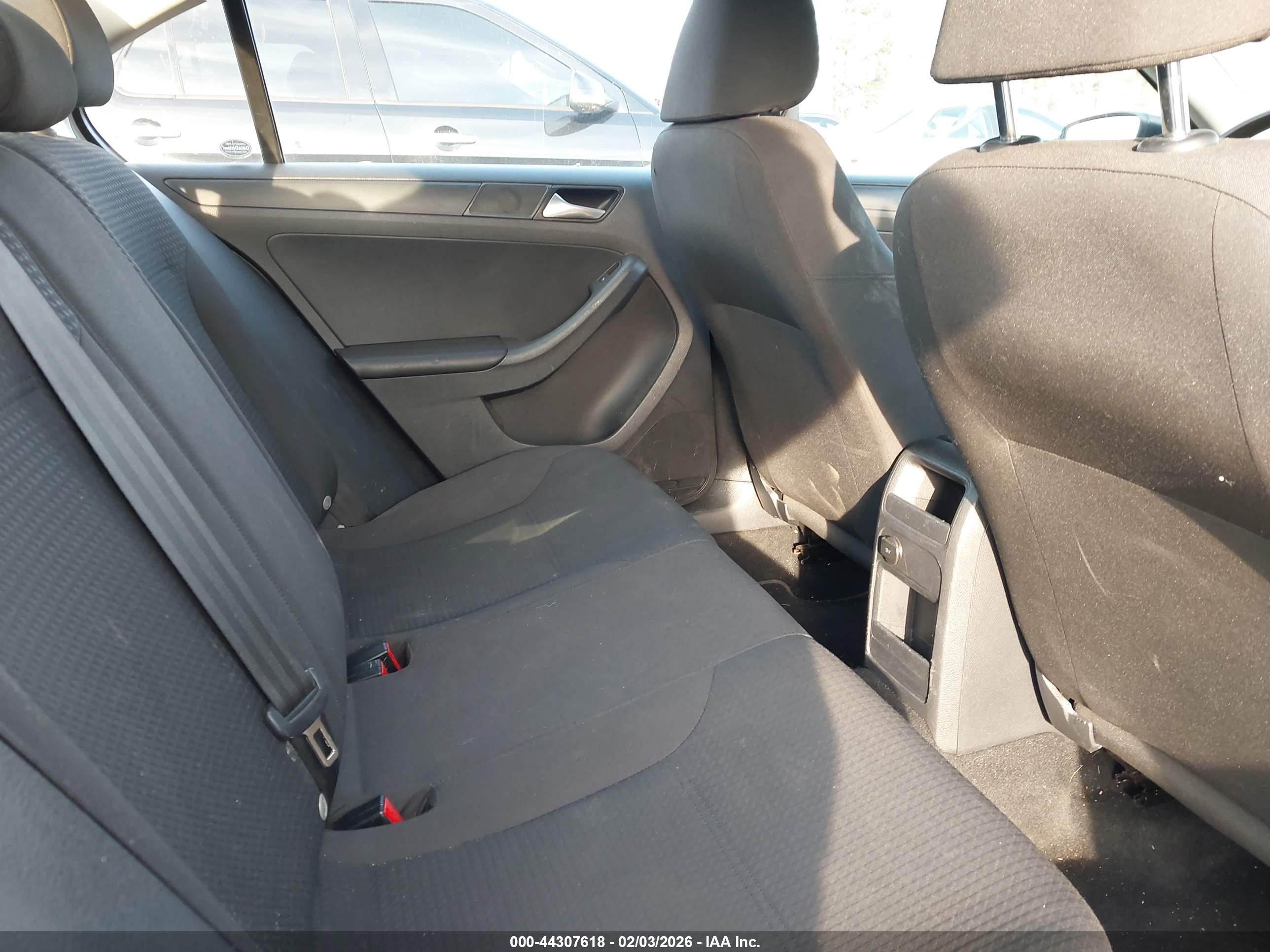 VOLKSWAGEN JETTA image 8