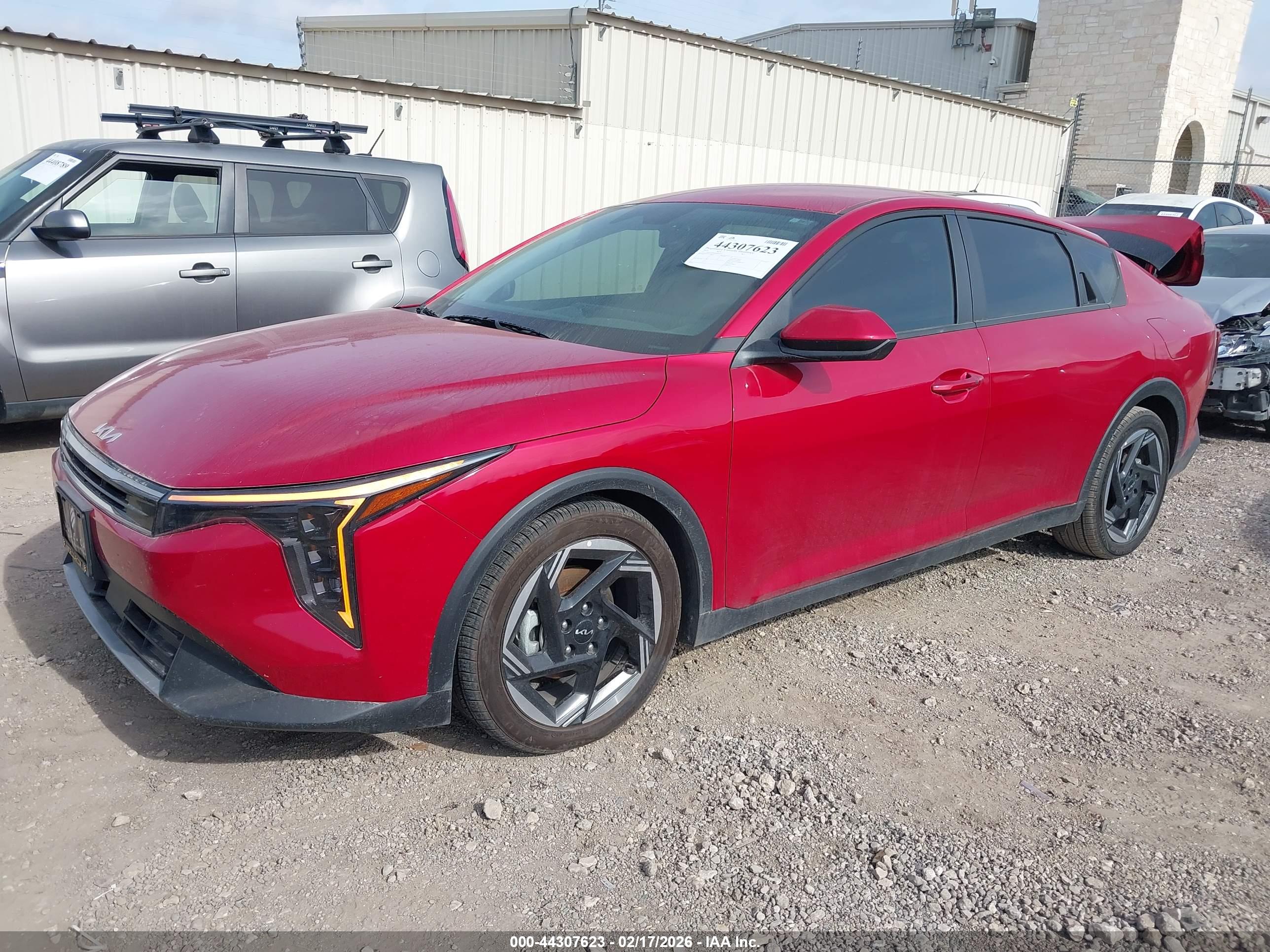 KIA K4 image 2
