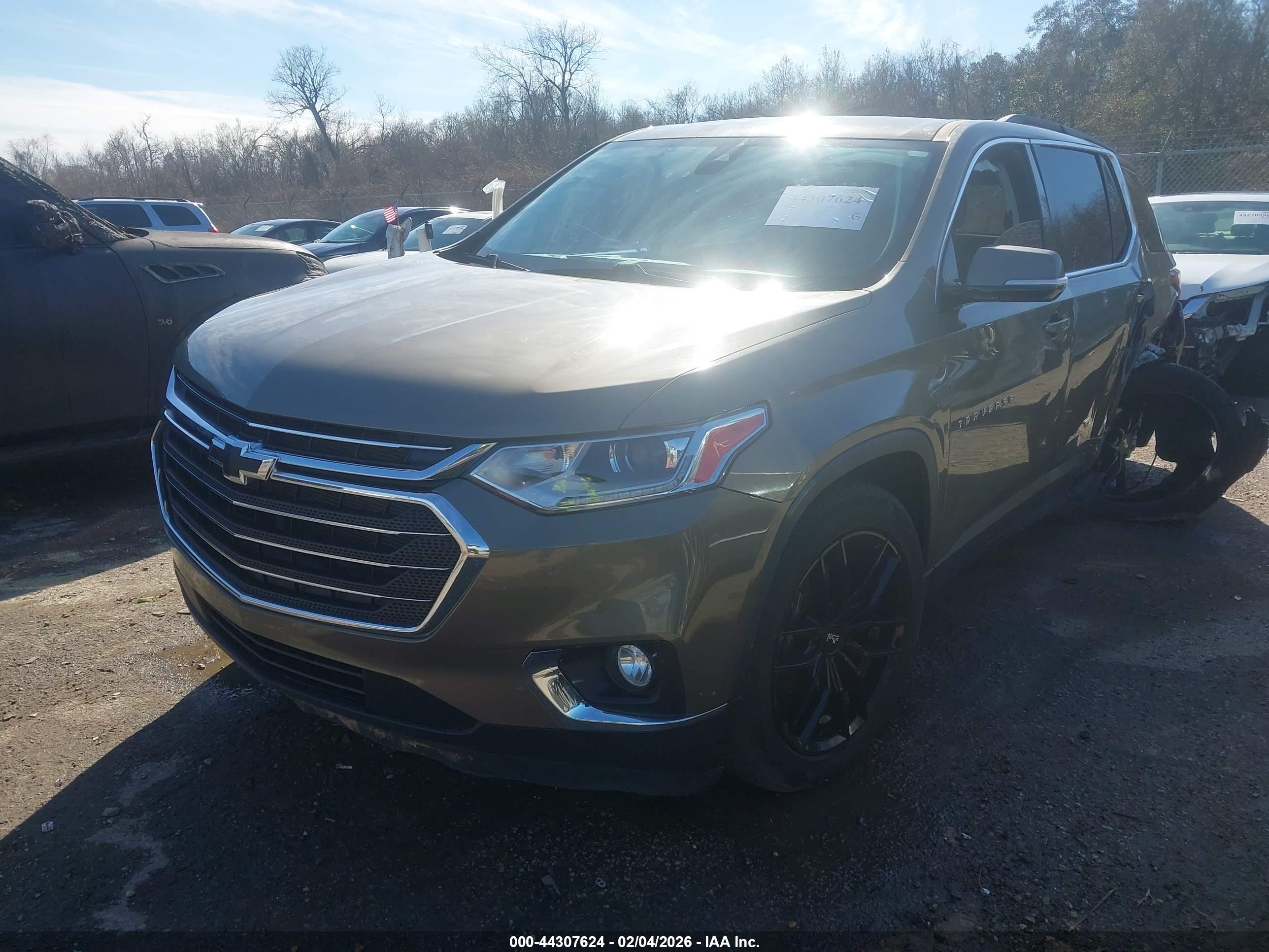 CHEVROLET TRAVERSE image 2