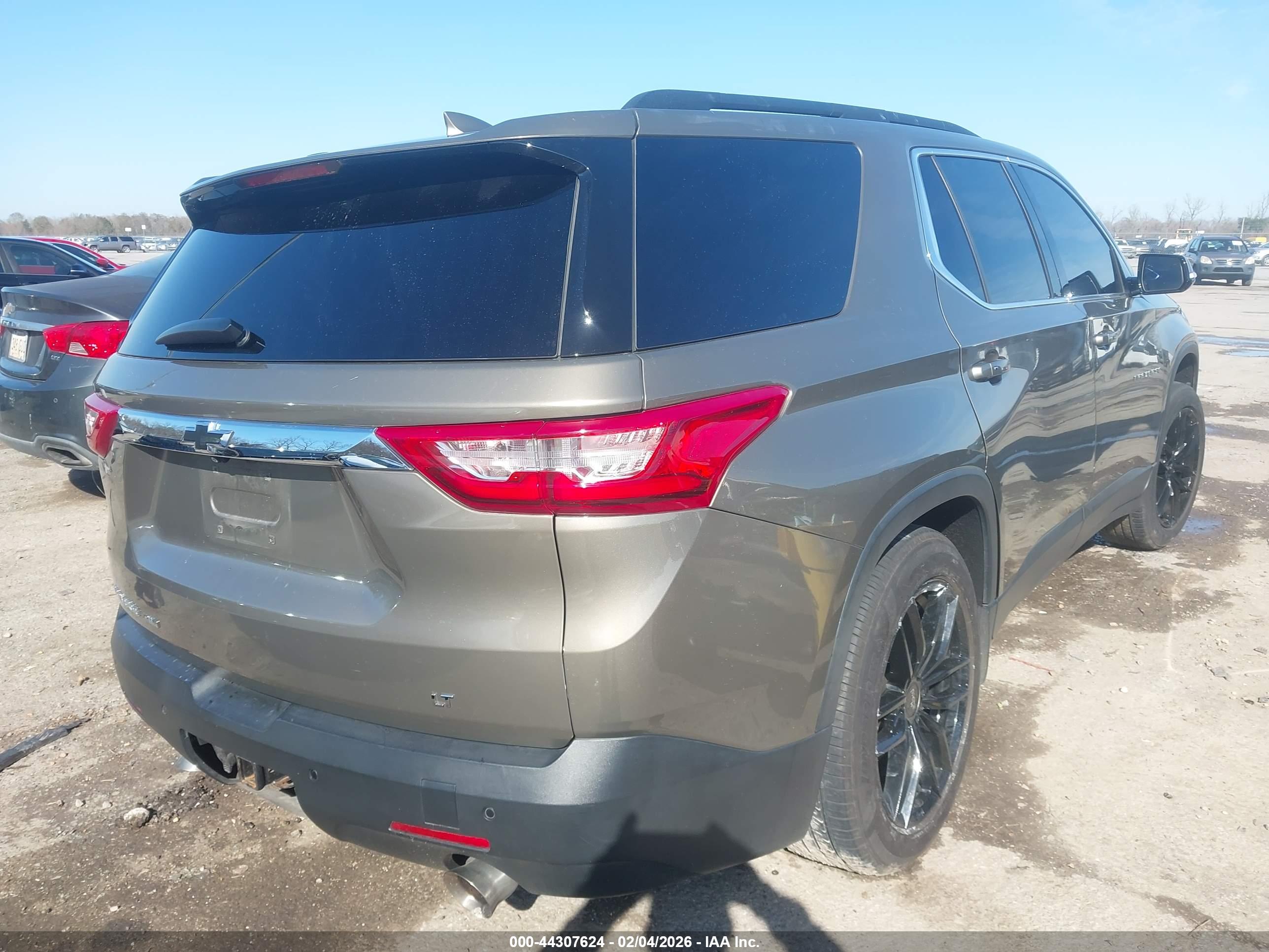 CHEVROLET TRAVERSE image 4