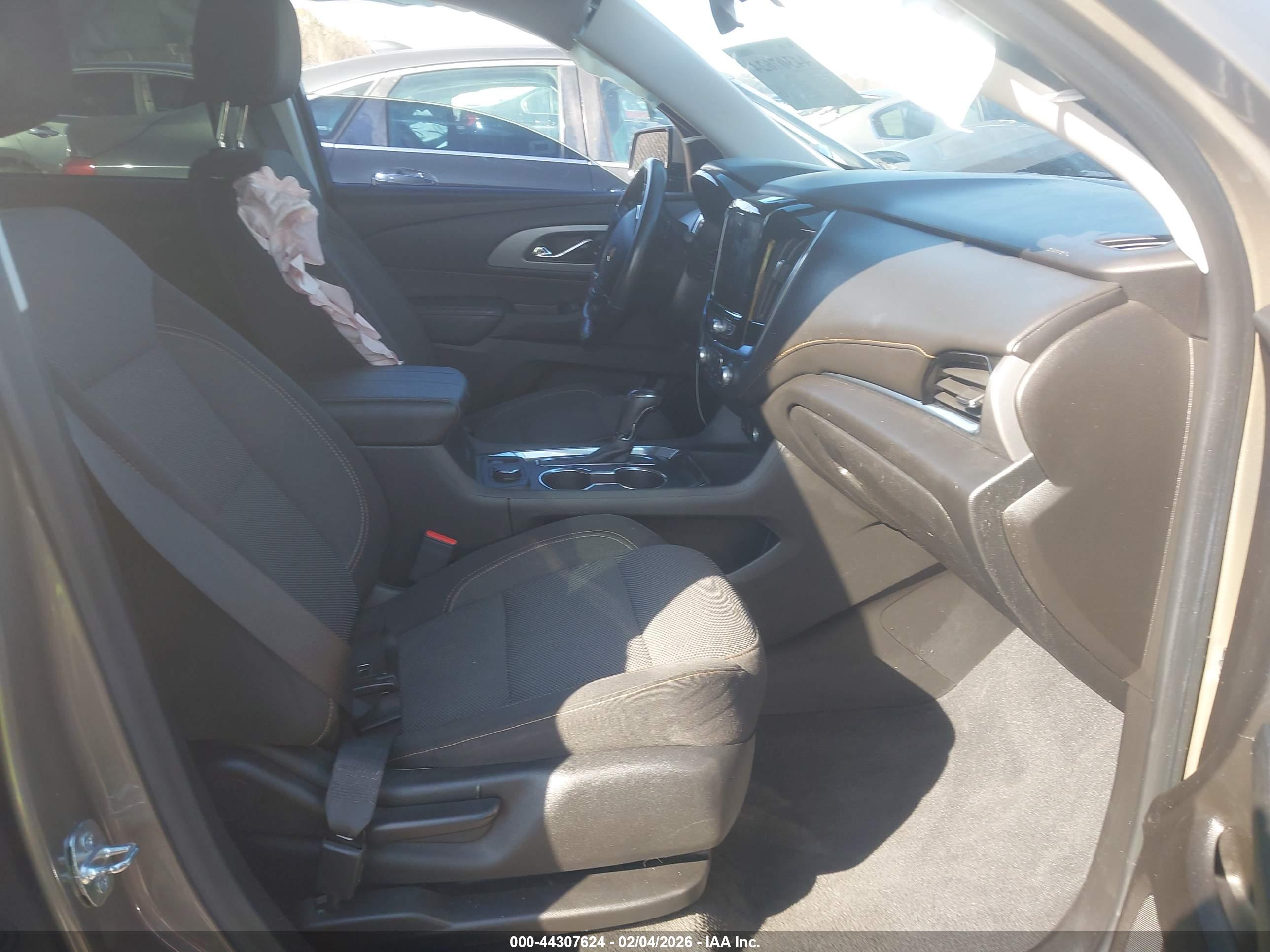 CHEVROLET TRAVERSE image 5