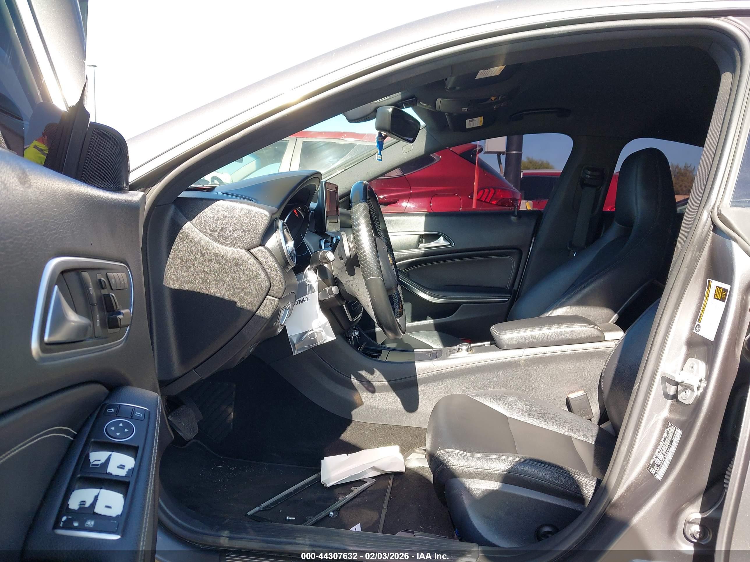 MERCEDES-BENZ CLA image 5