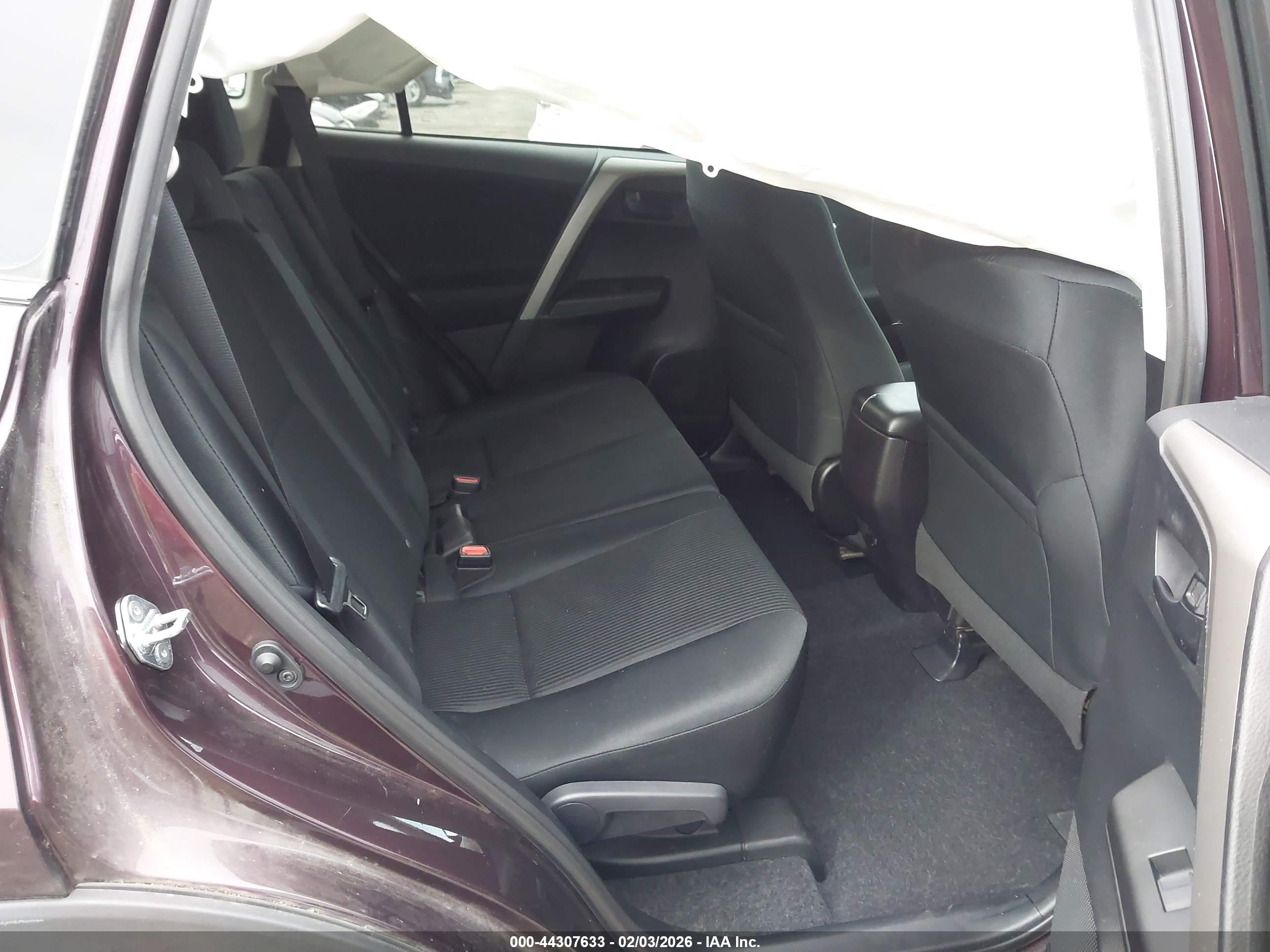 TOYOTA RAV4 image 8