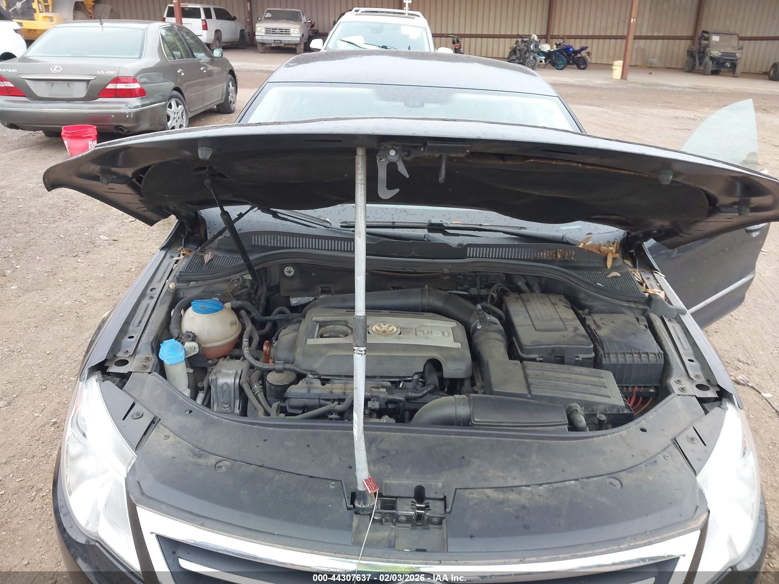 VOLKSWAGEN CC image 10