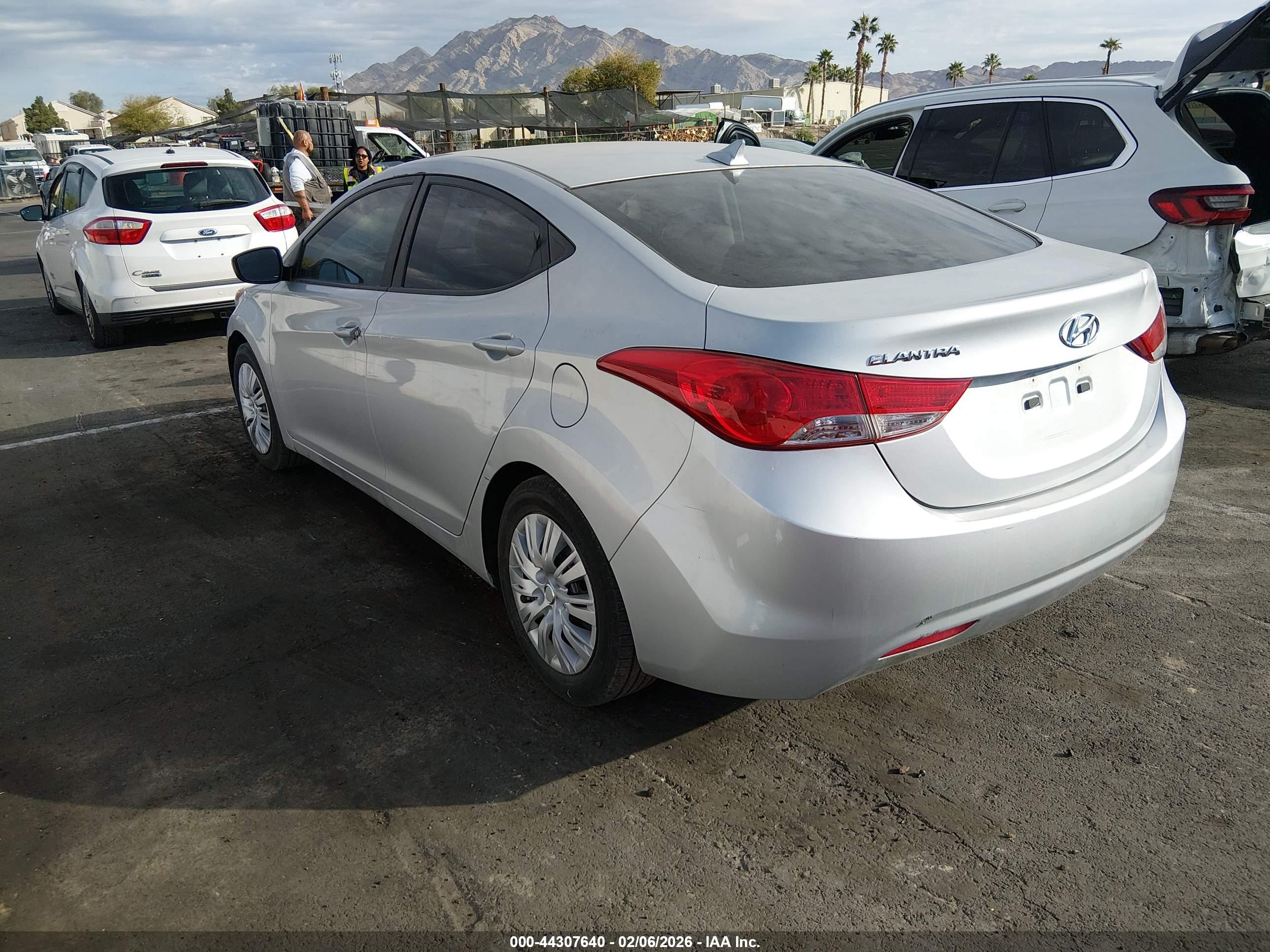 HYUNDAI ELANTRA image 3