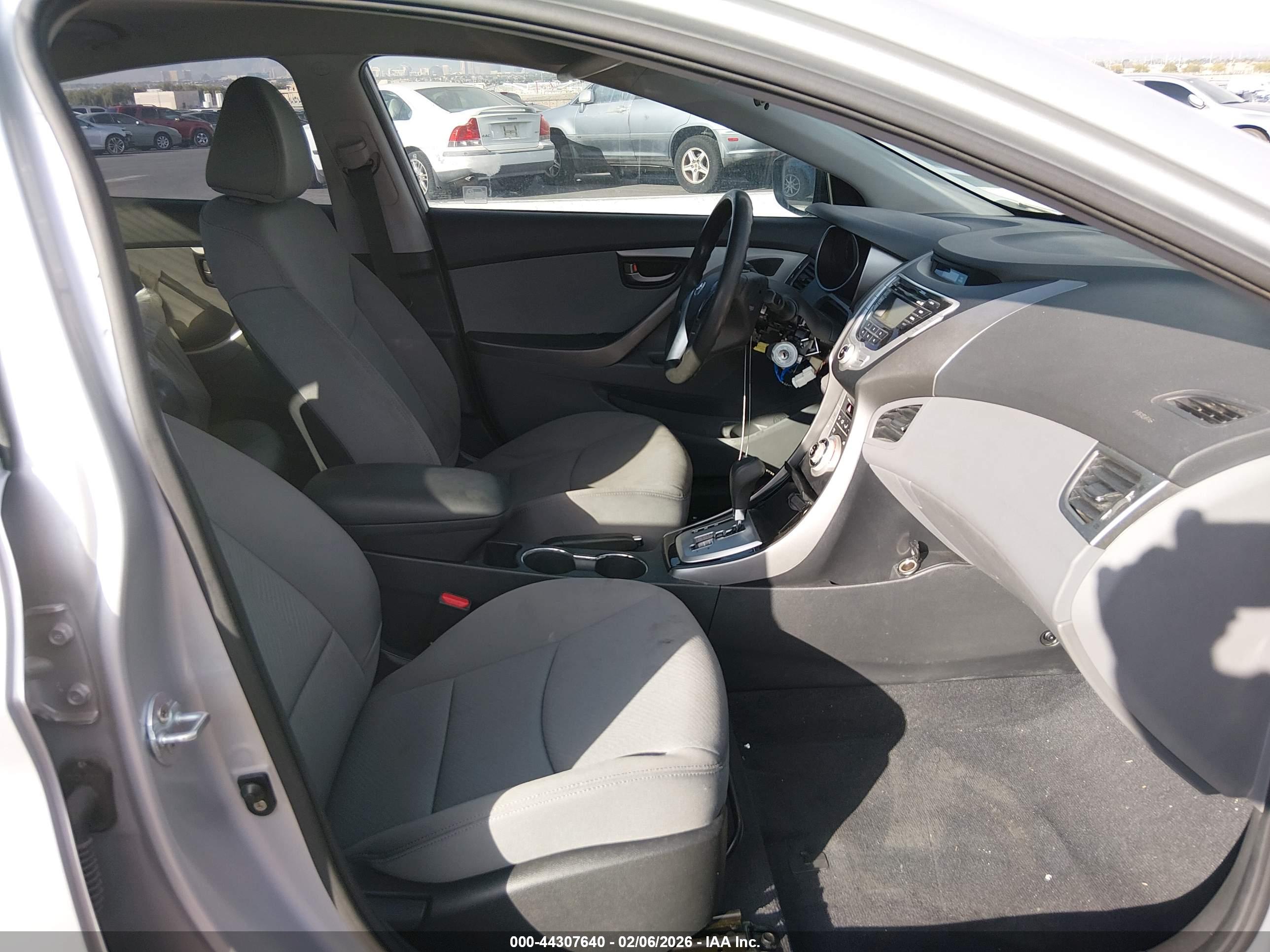 HYUNDAI ELANTRA image 5