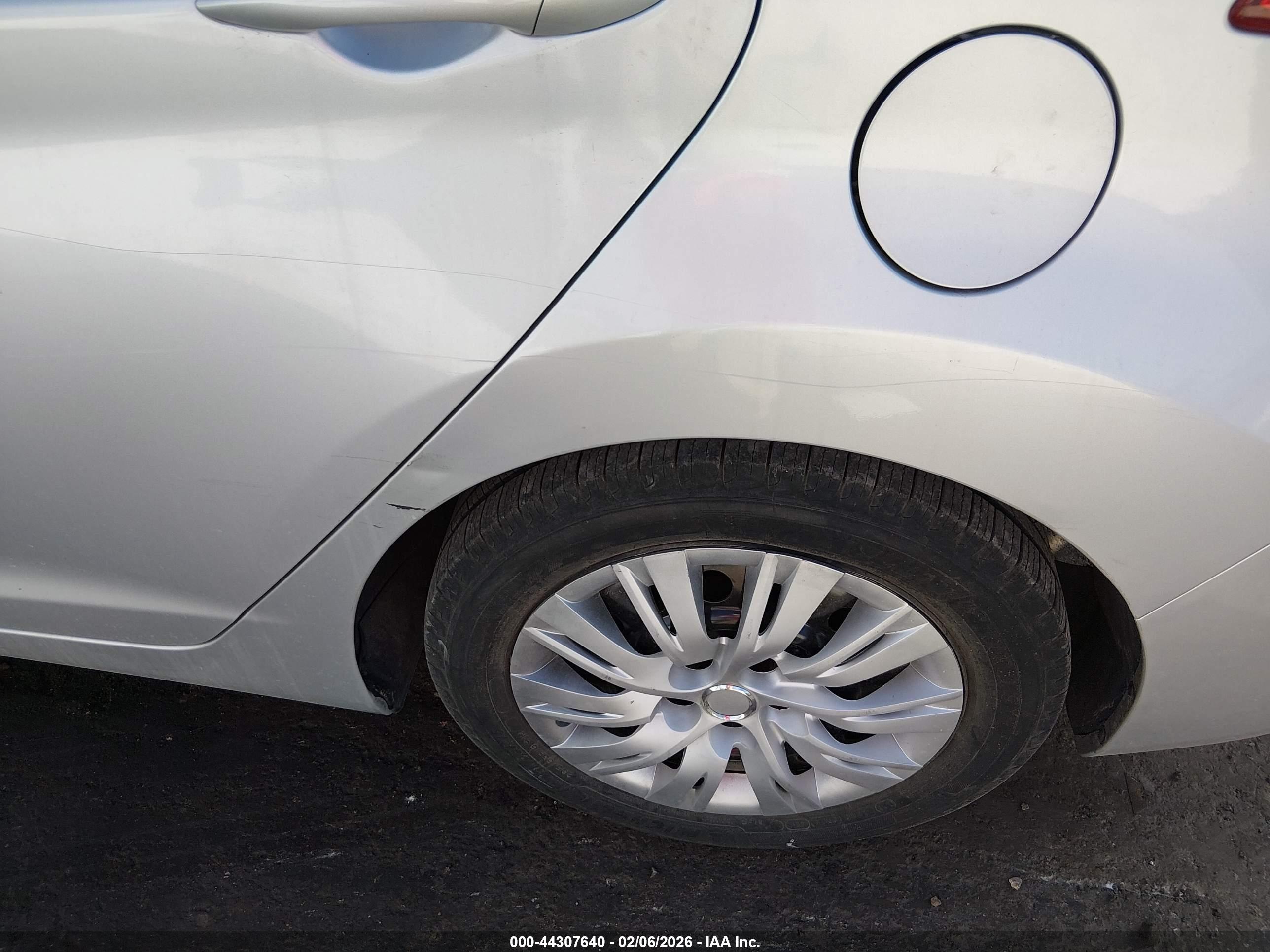 HYUNDAI ELANTRA image 6