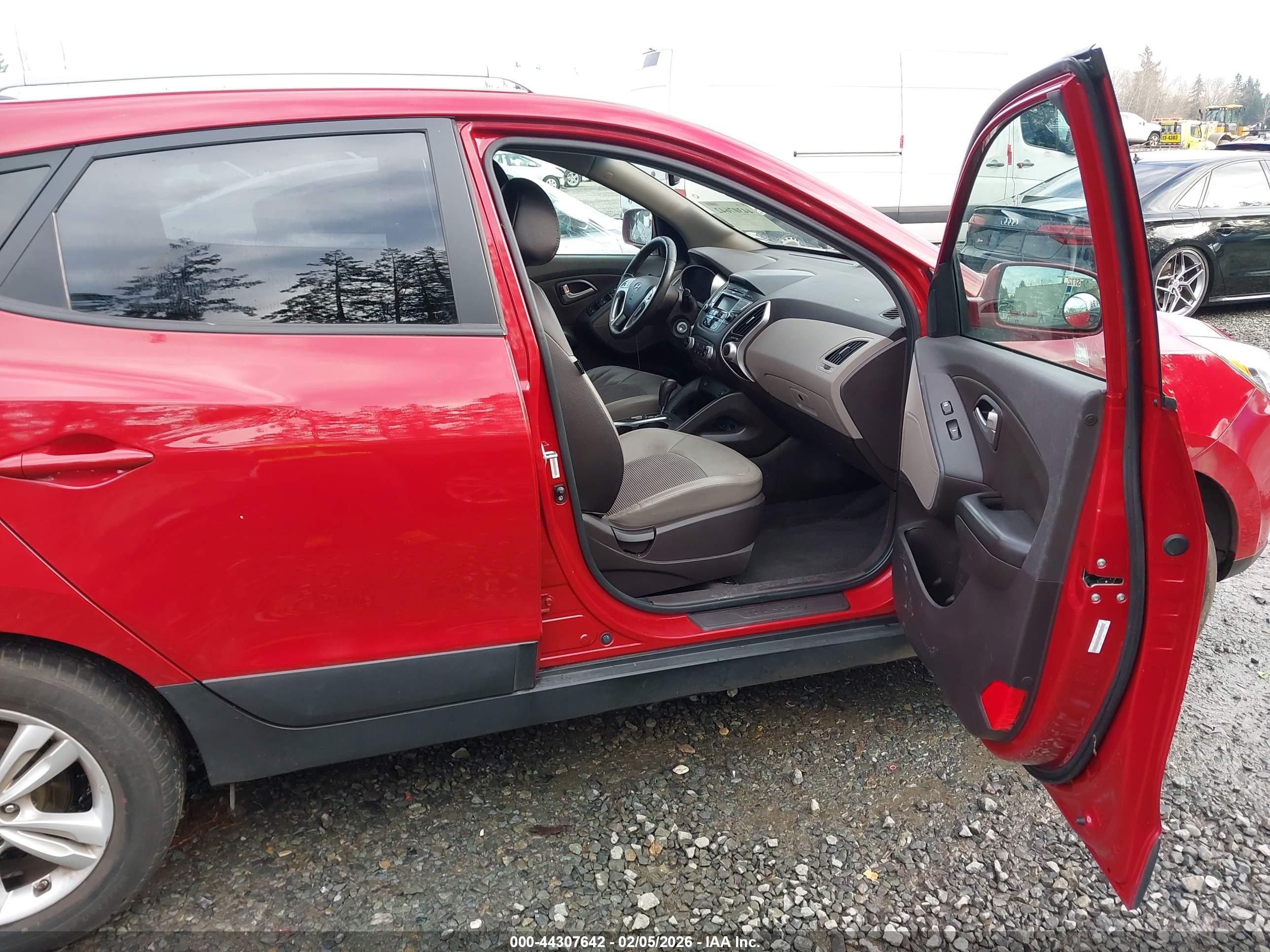 HYUNDAI TUCSON image 5