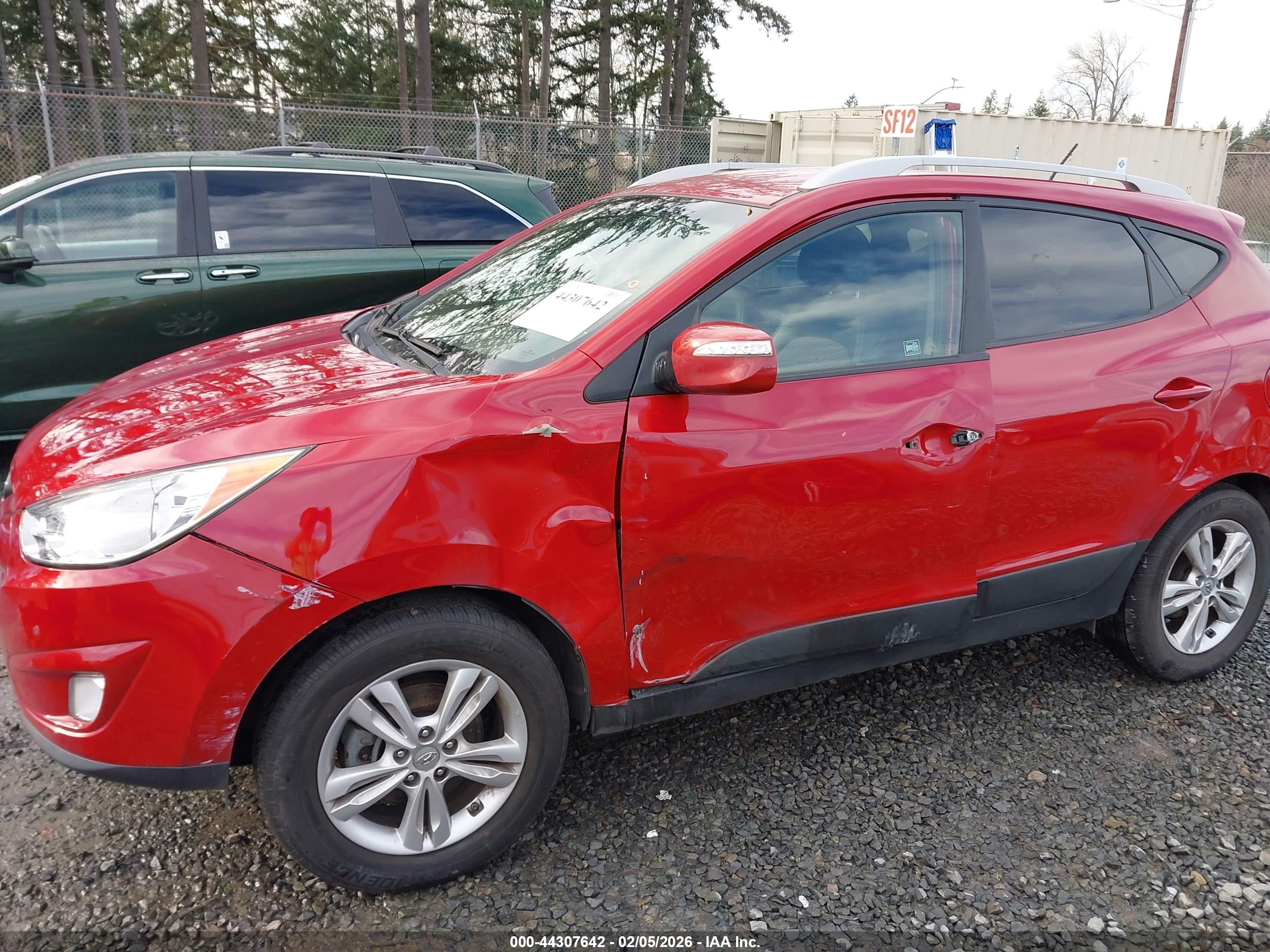HYUNDAI TUCSON image 6