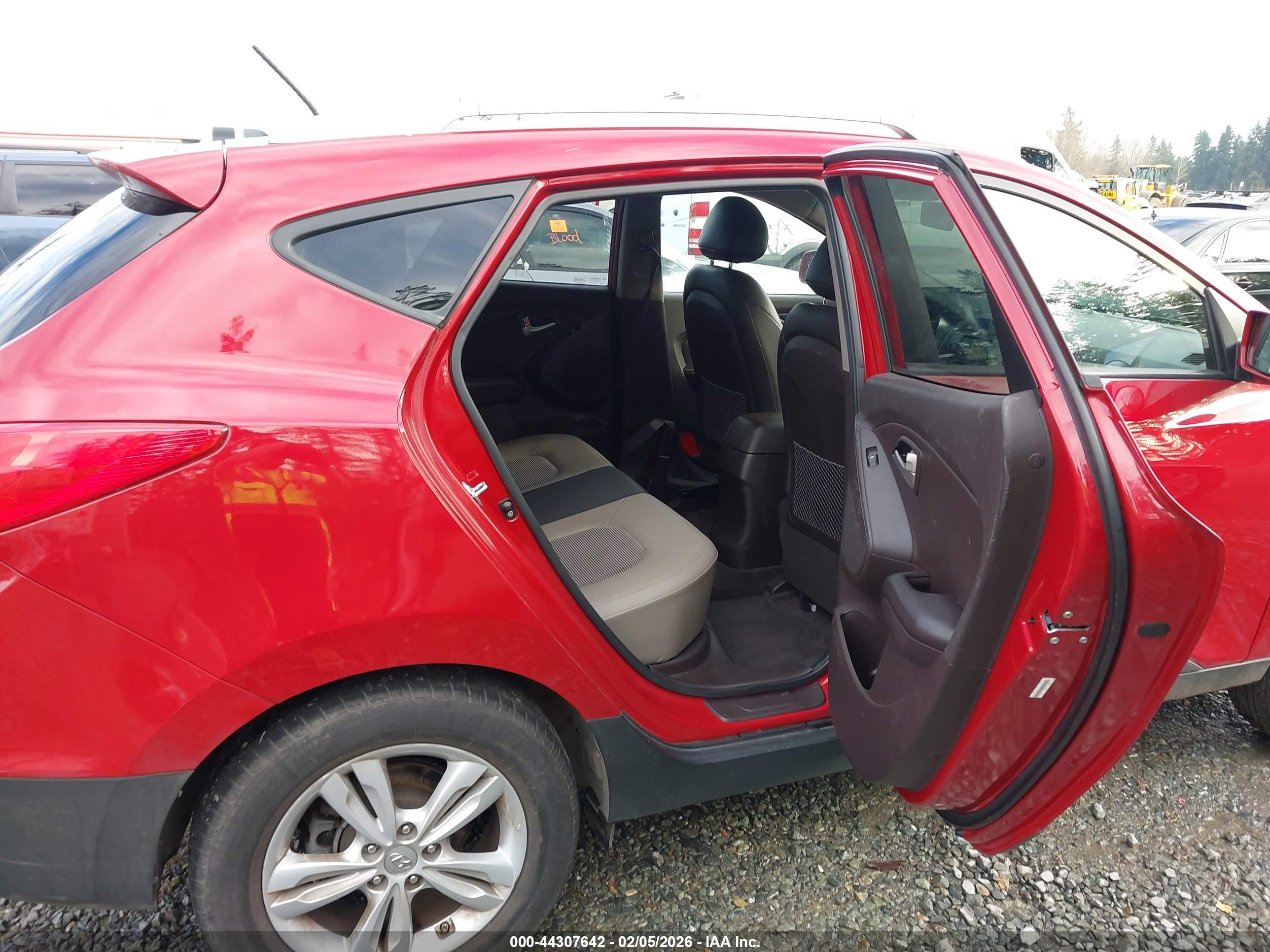 HYUNDAI TUCSON image 8