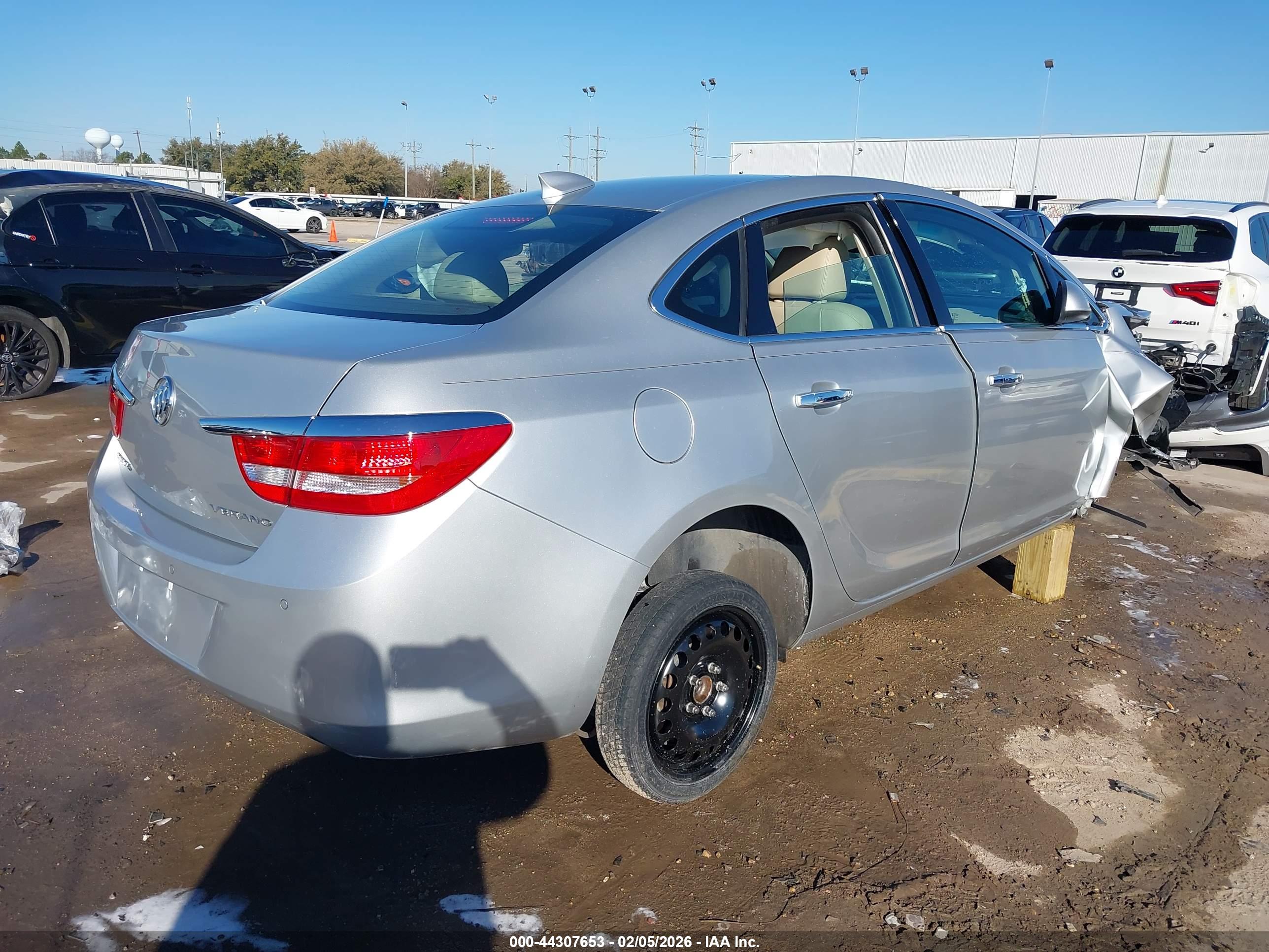BUICK VERANO image 4
