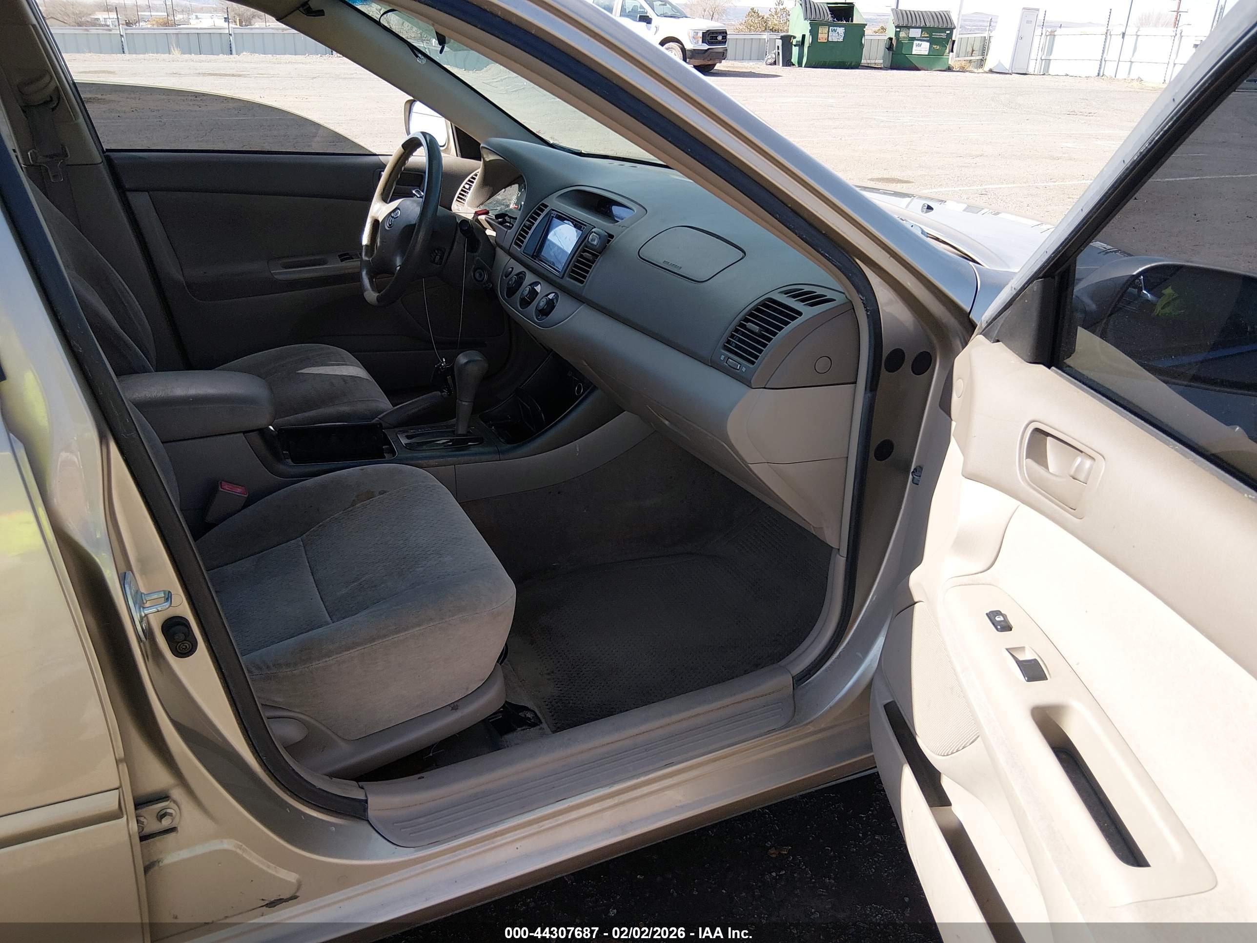 TOYOTA CAMRY image 5