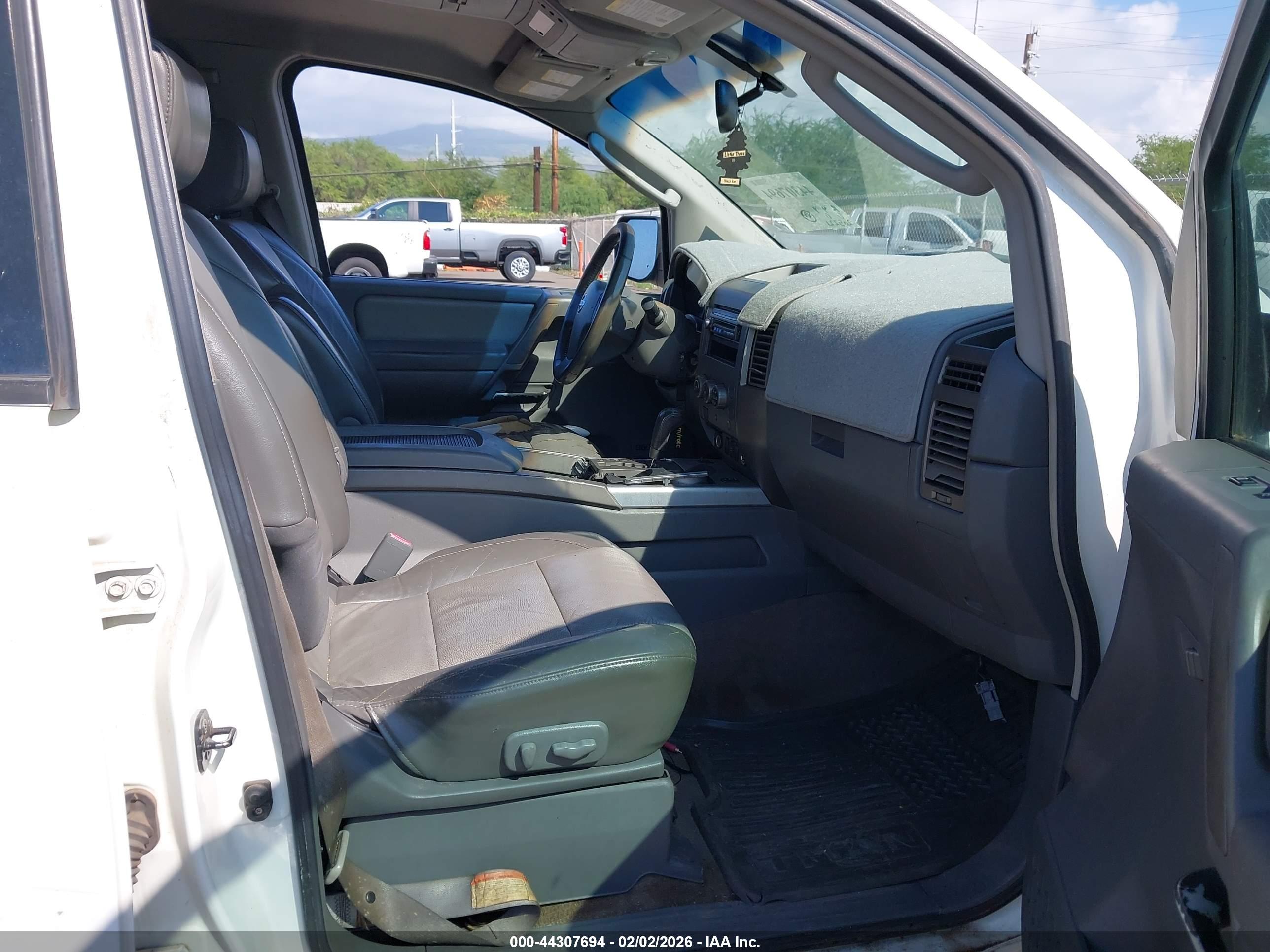 NISSAN TITAN image 5