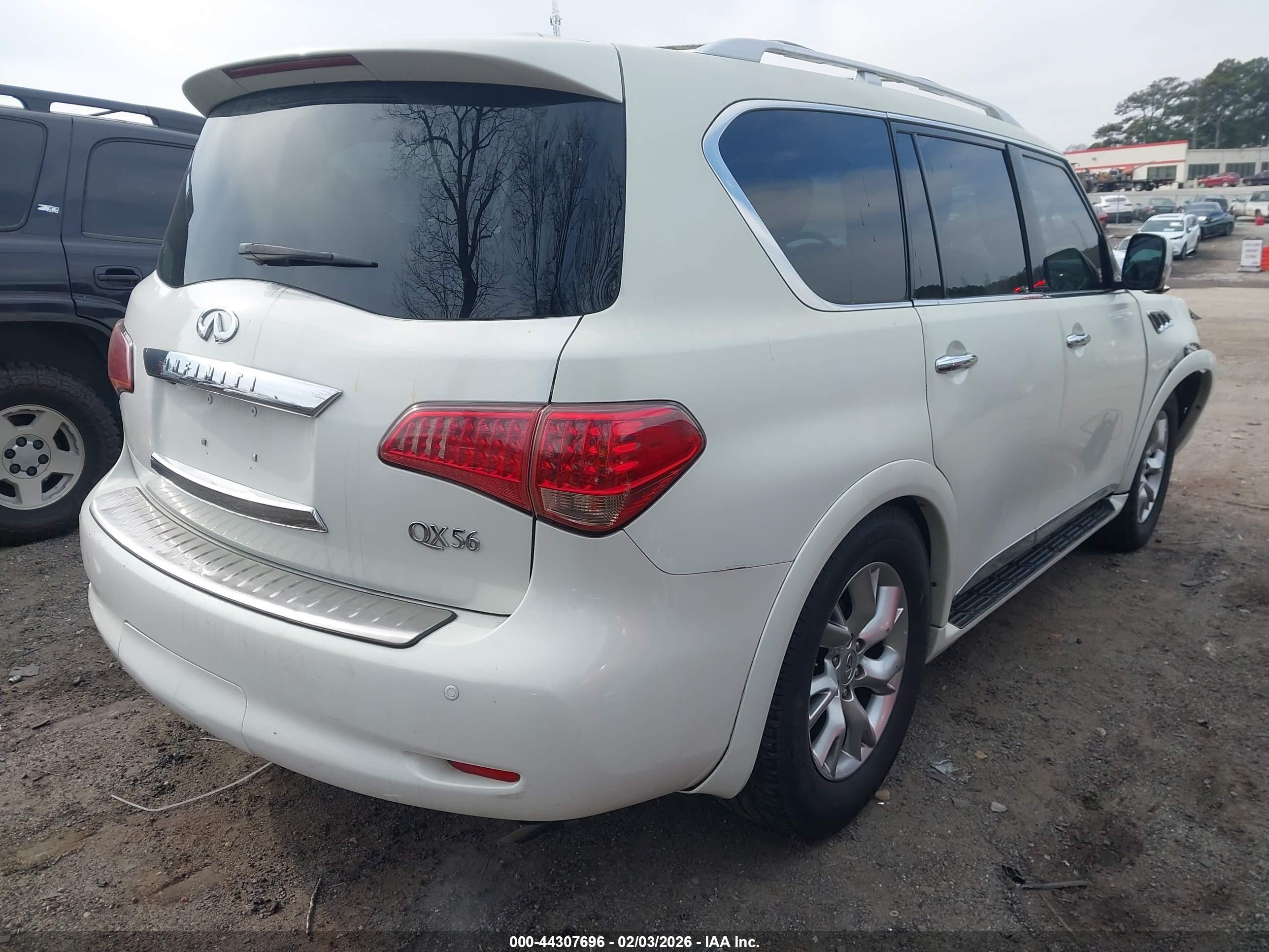 INFINITI QX56 image 4