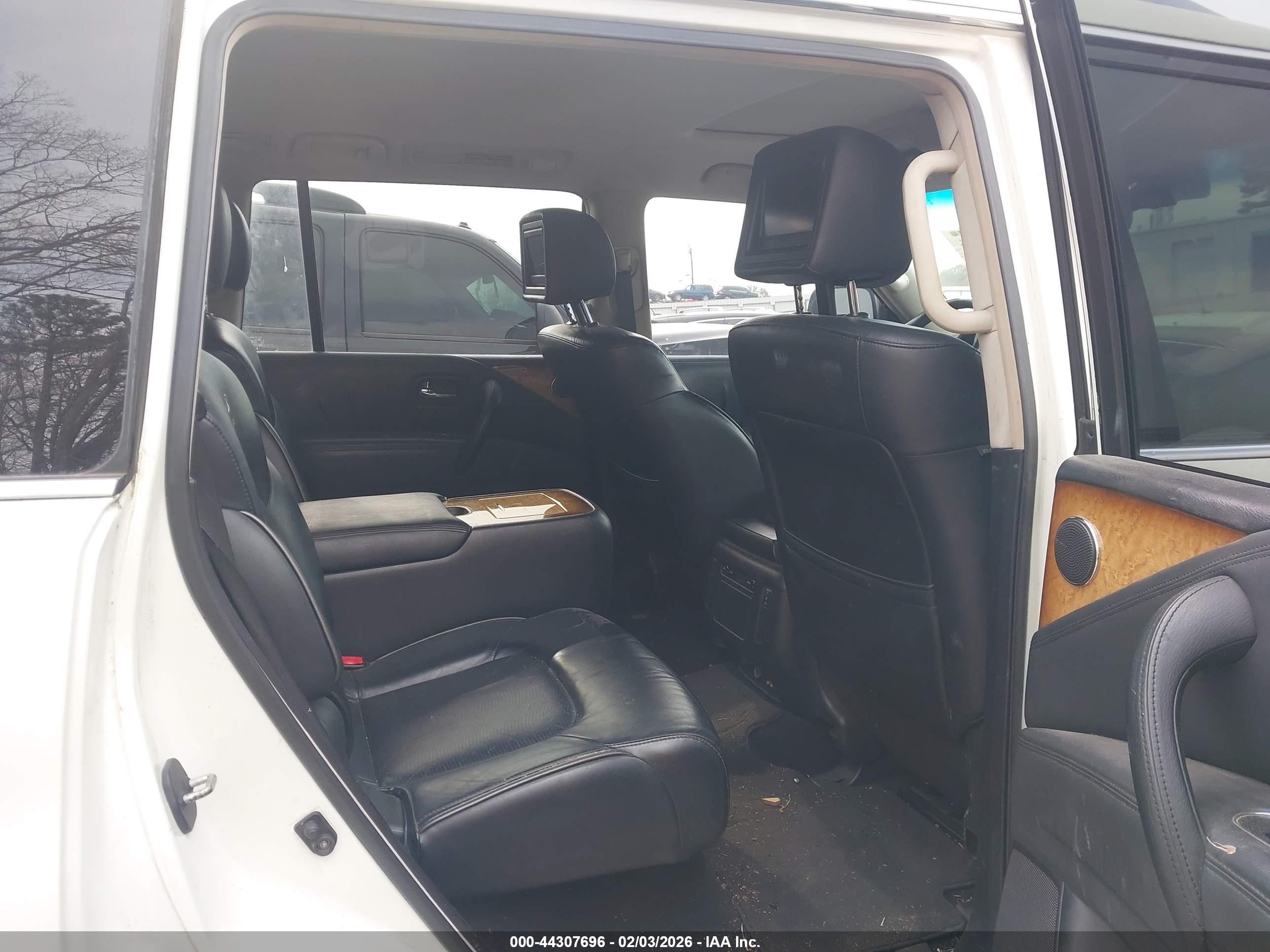 INFINITI QX56 image 8