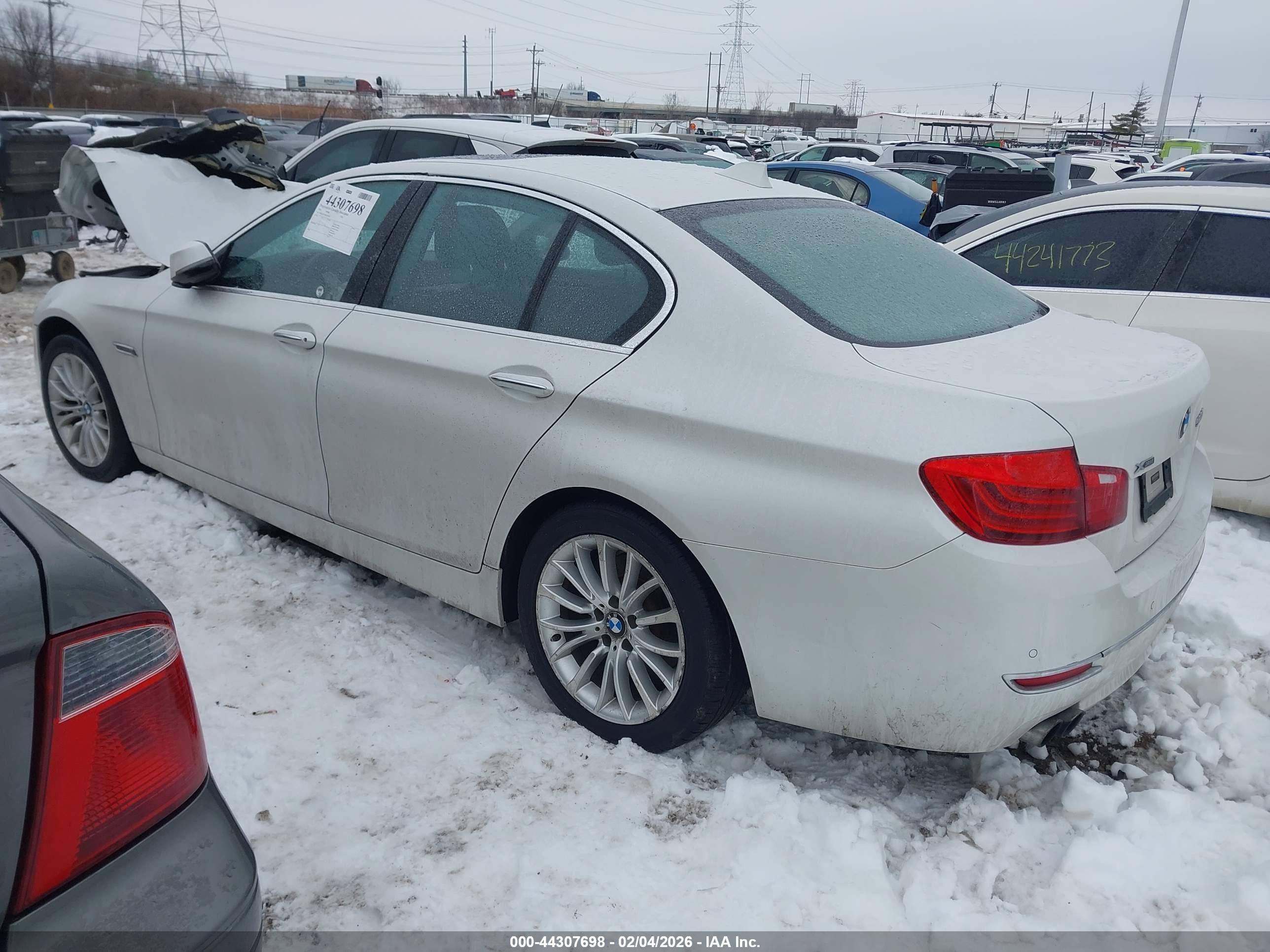 BMW 528I image 3