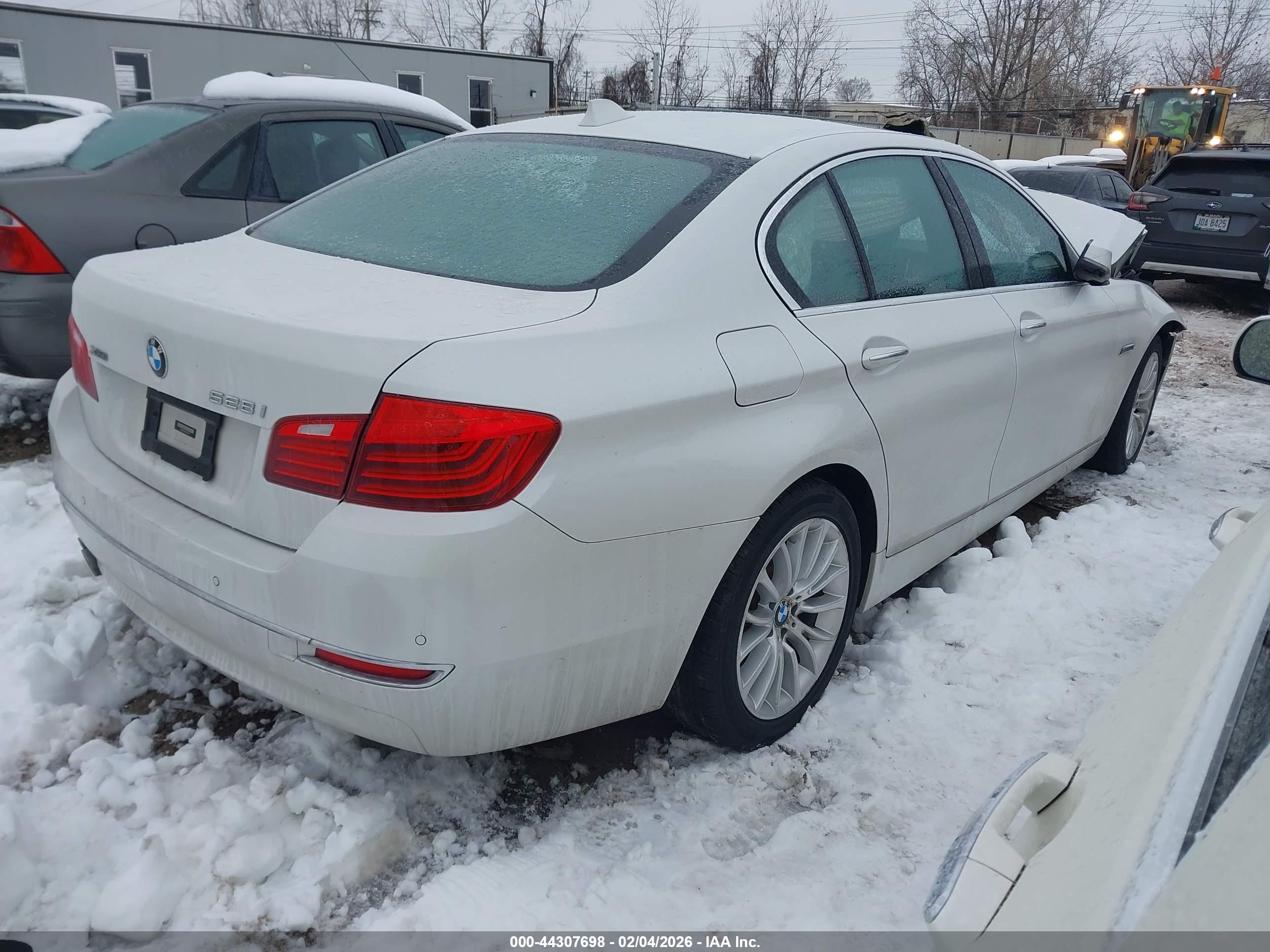 BMW 528I image 4