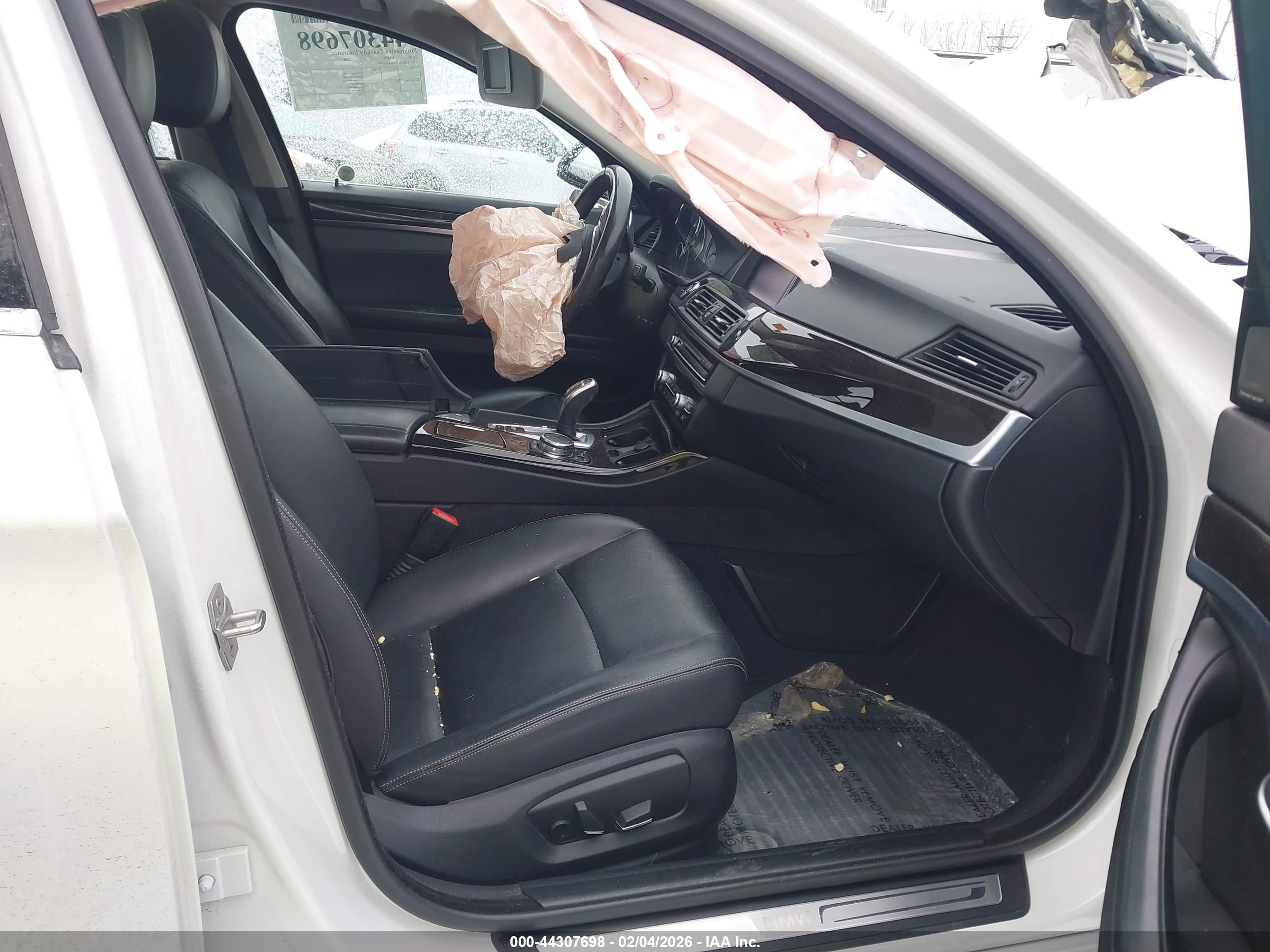 BMW 528I image 5