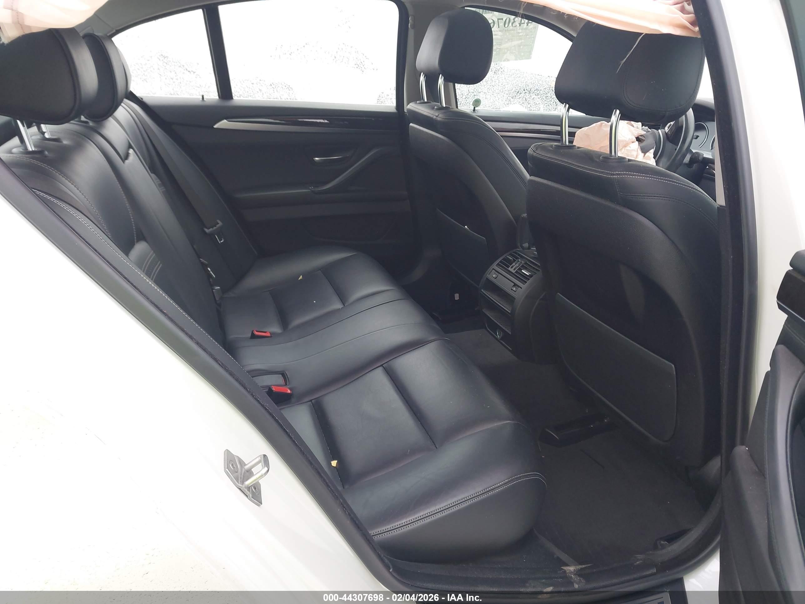 BMW 528I image 8