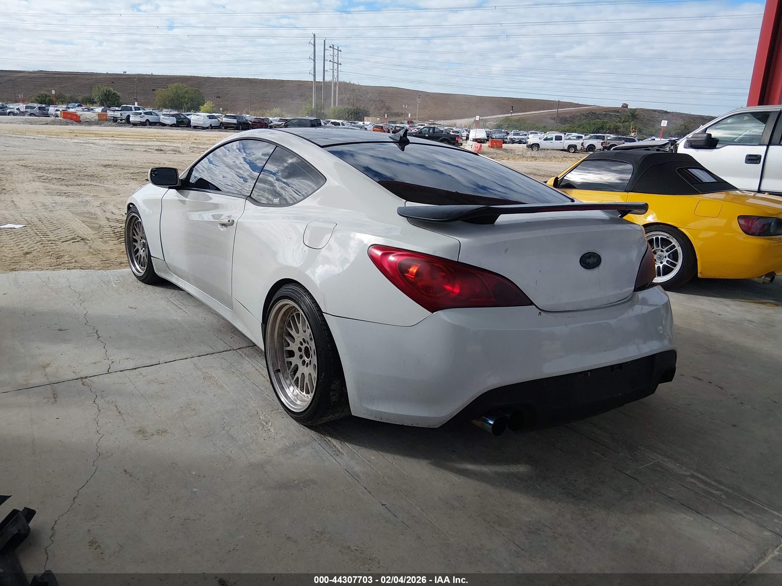 HYUNDAI GENESIS image 3