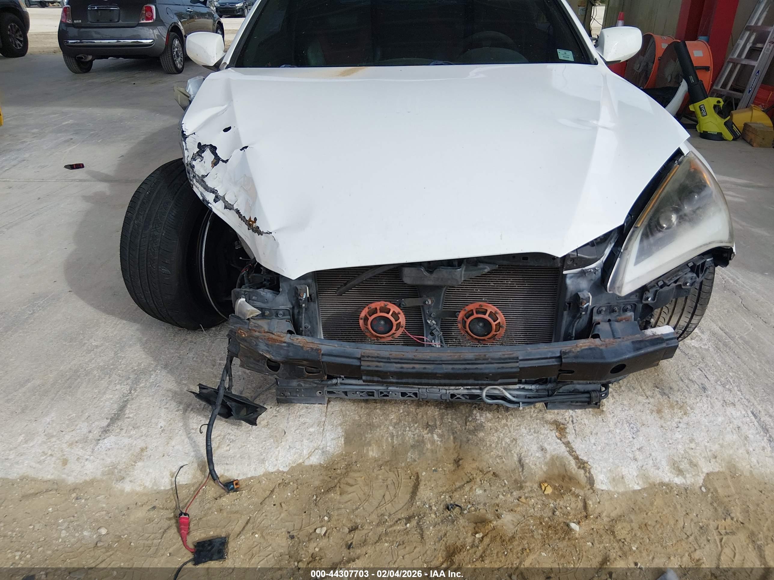 HYUNDAI GENESIS image 6