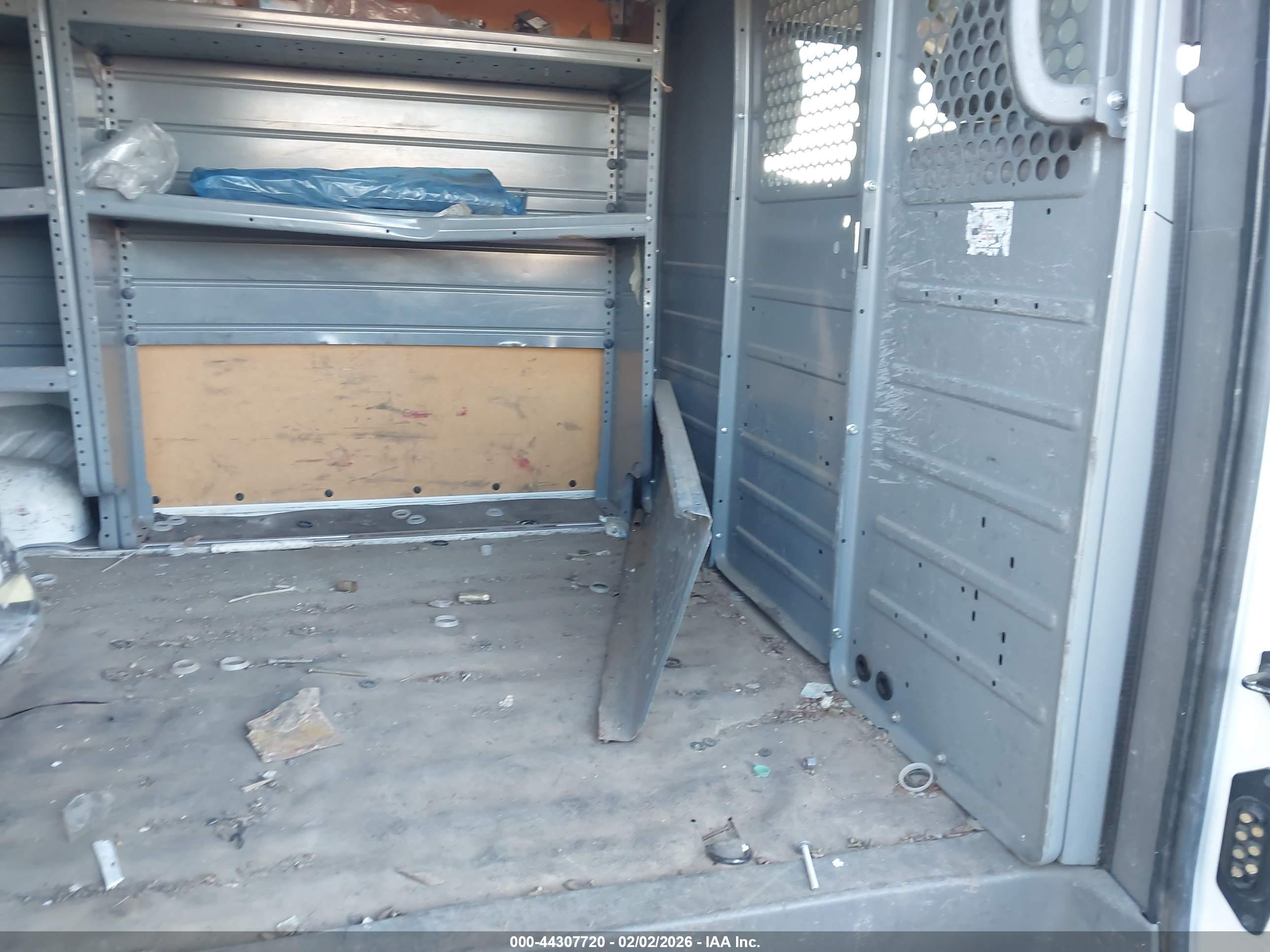 NISSAN NV image 8