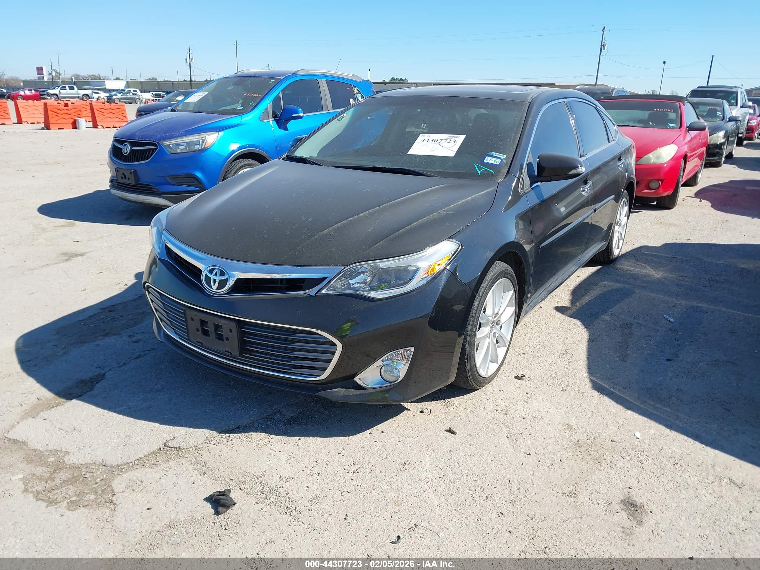 TOYOTA AVALON image 2