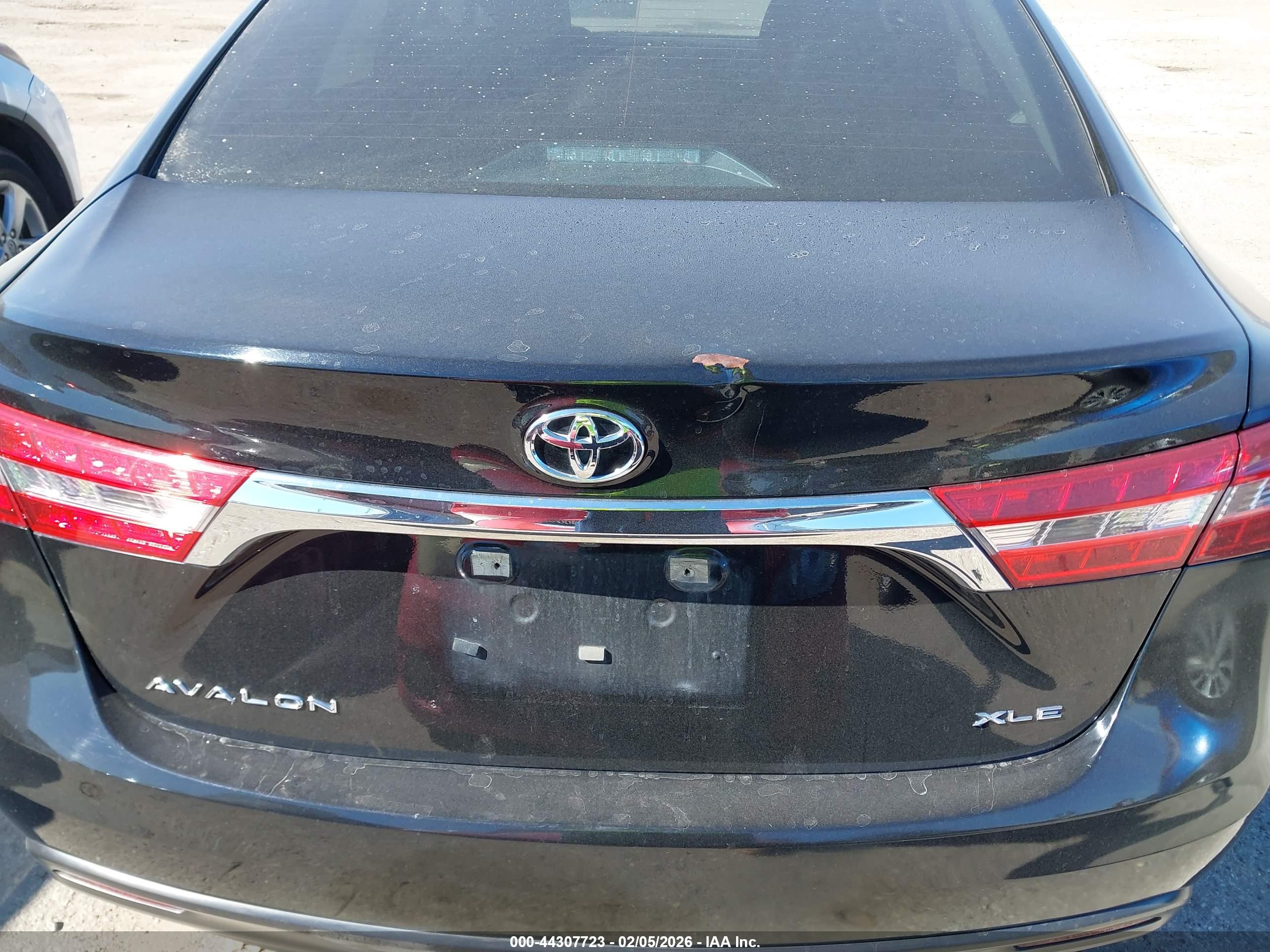 TOYOTA AVALON image 6