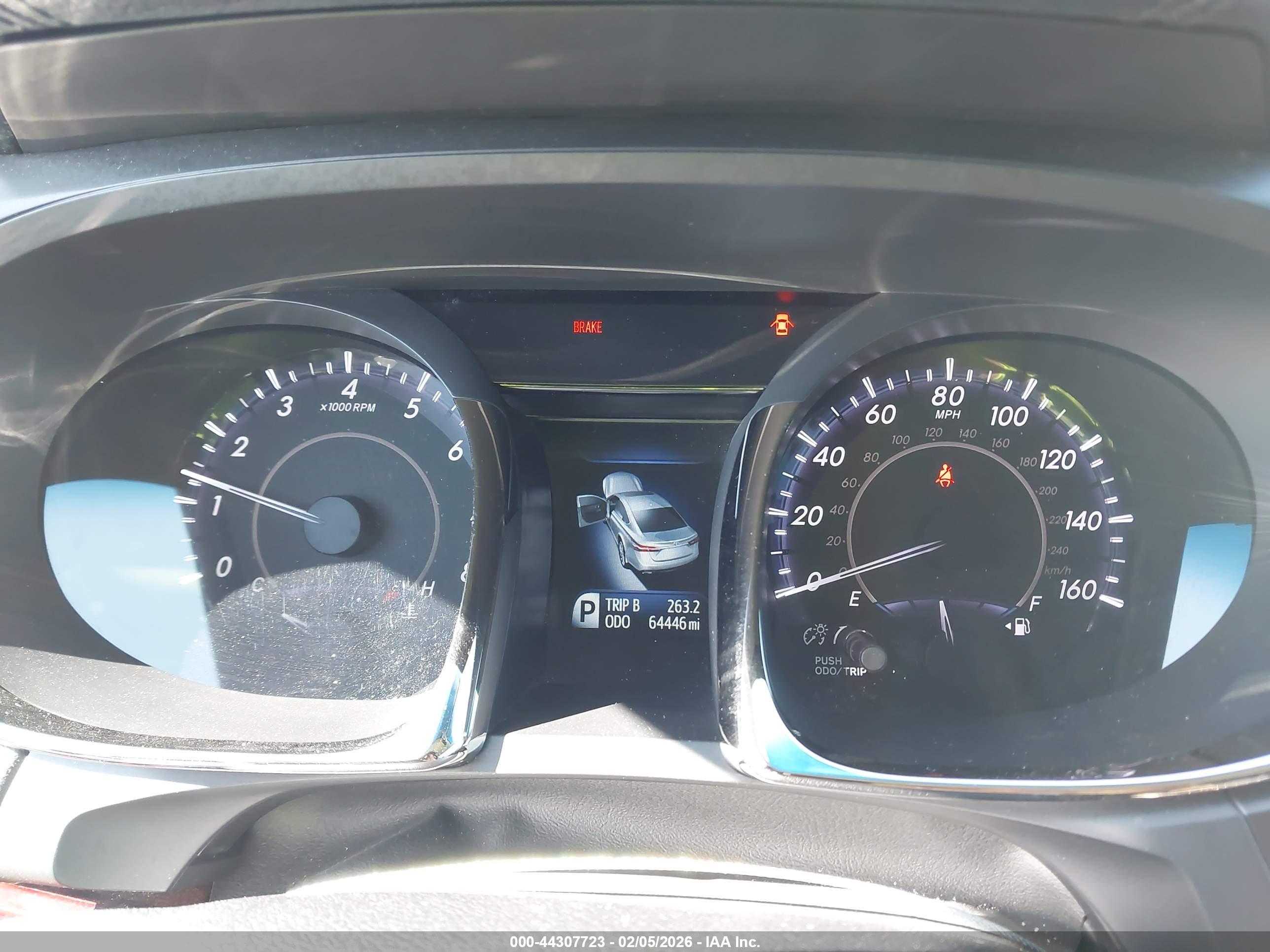 TOYOTA AVALON image 7