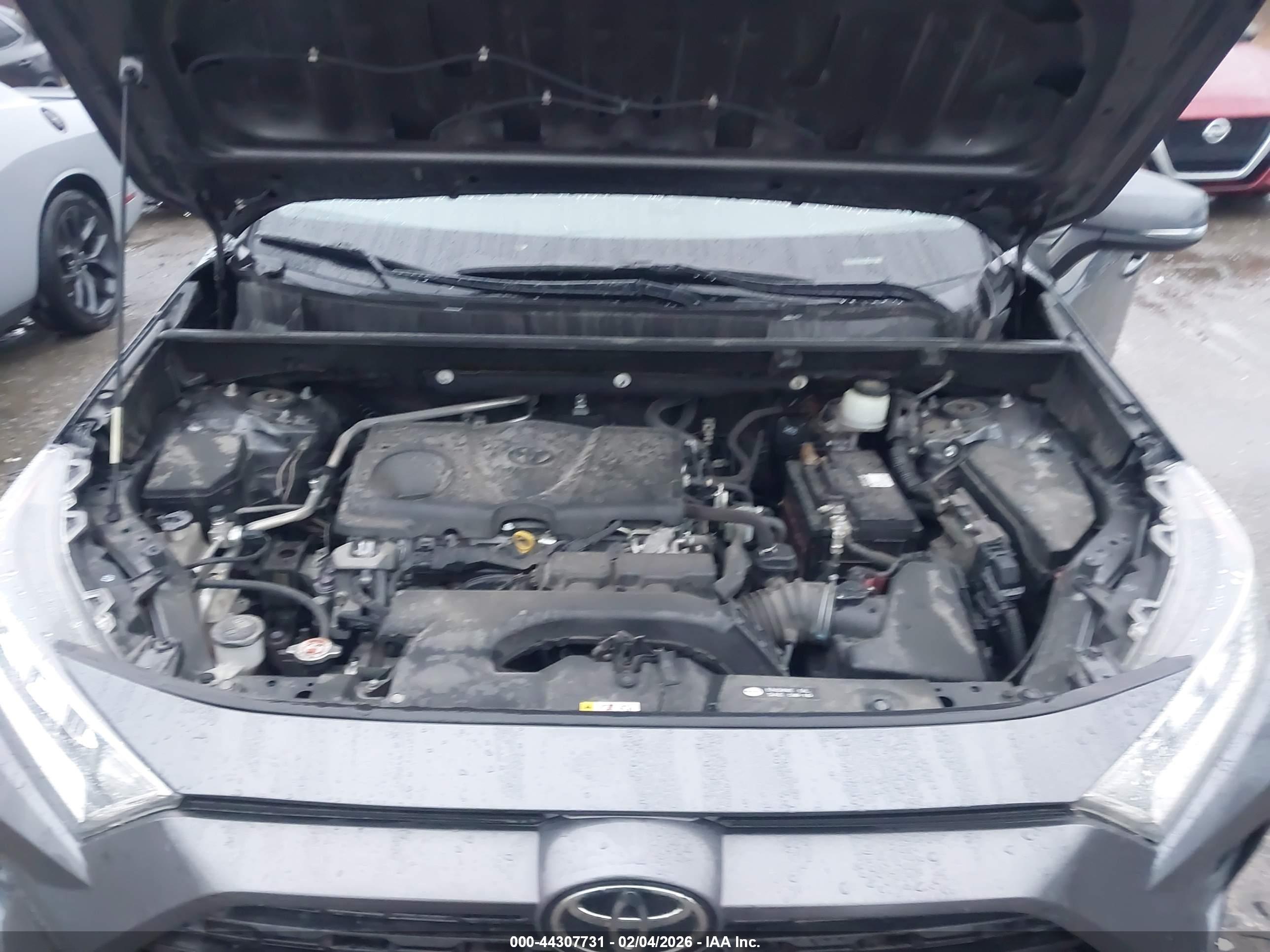 TOYOTA RAV4 image 10