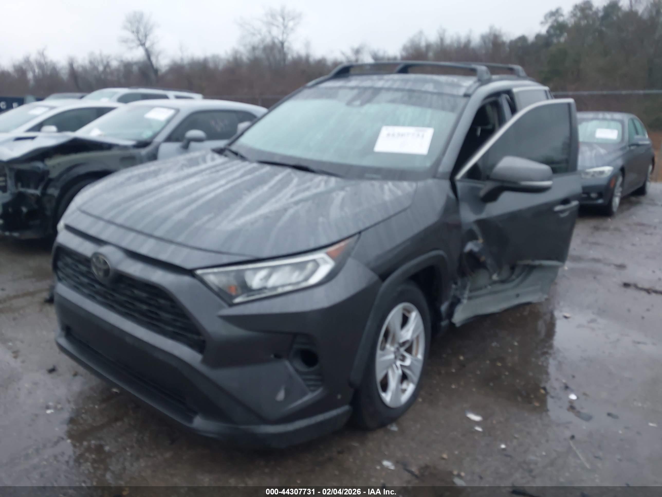 TOYOTA RAV4 image 2