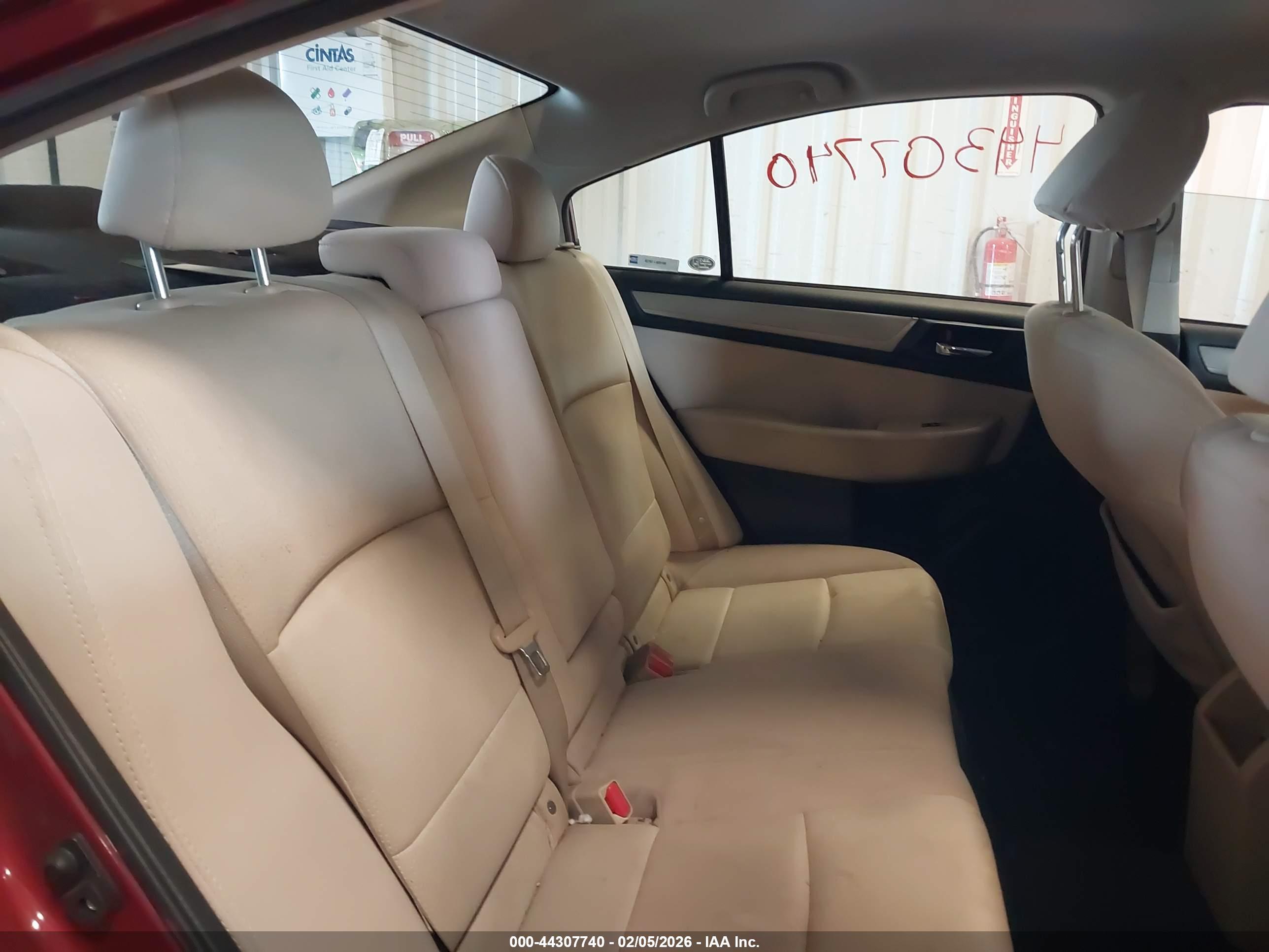 SUBARU LEGACY image 8