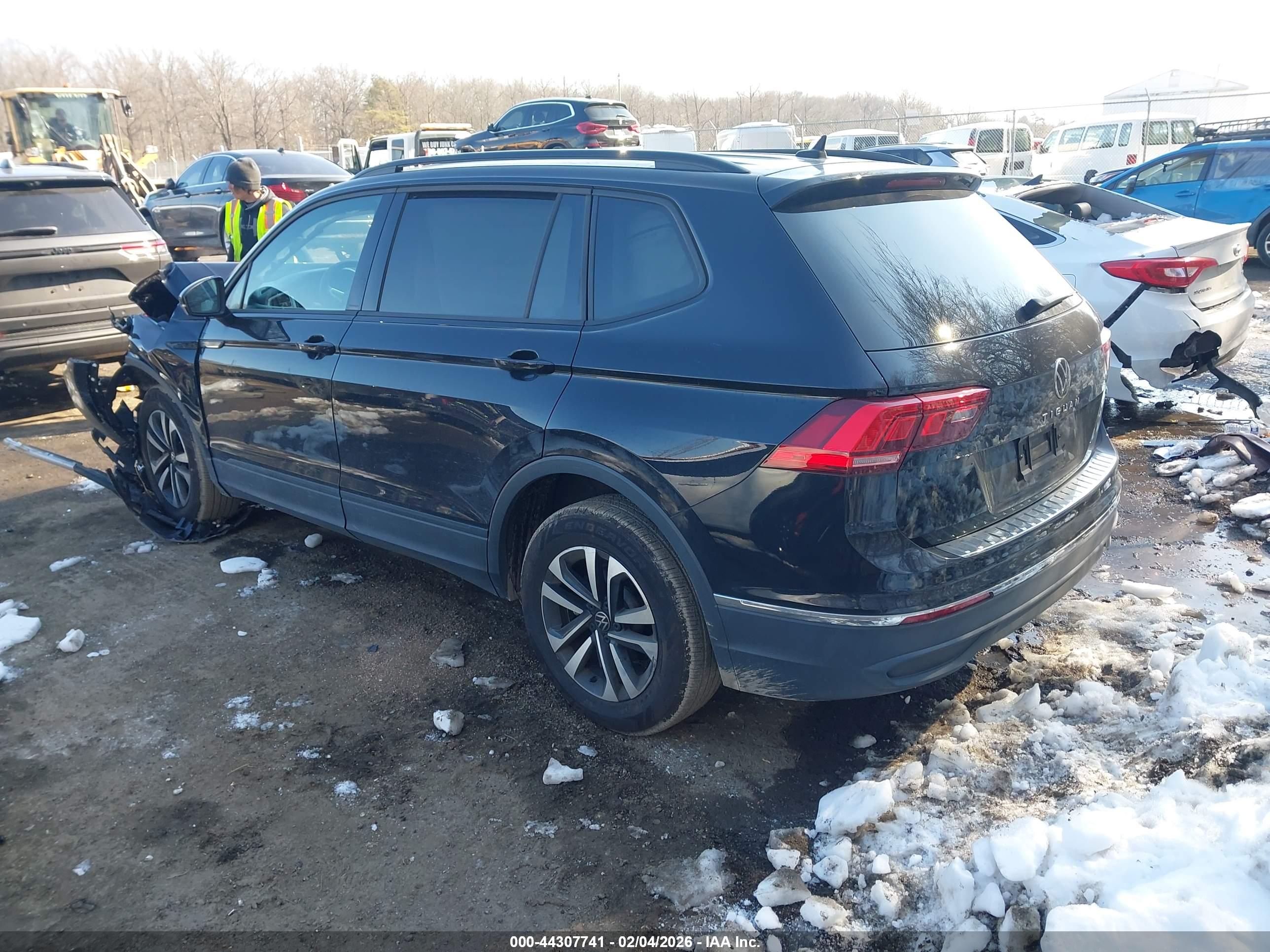 VOLKSWAGEN TIGUAN image 3