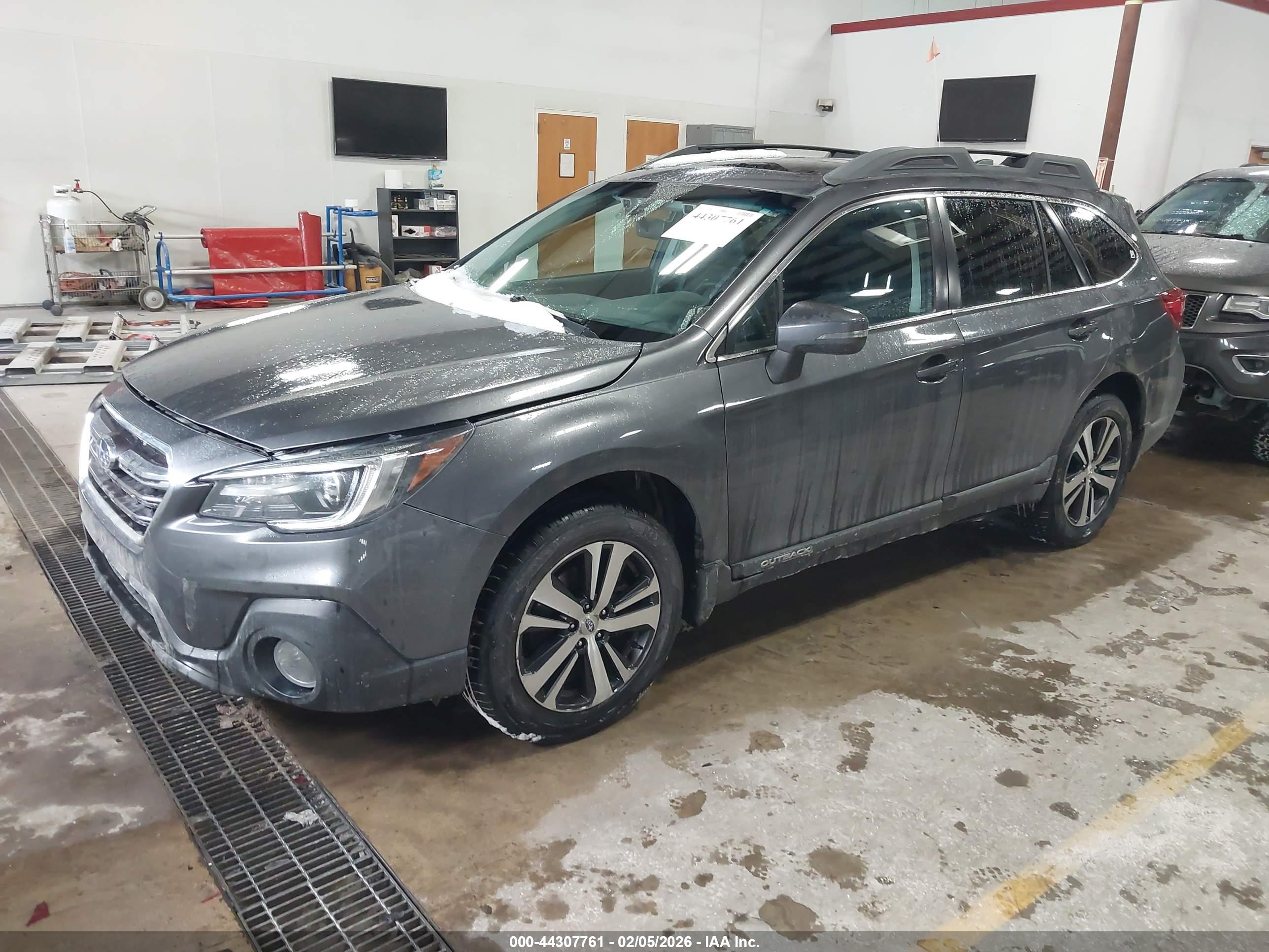 SUBARU OUTBACK image 2