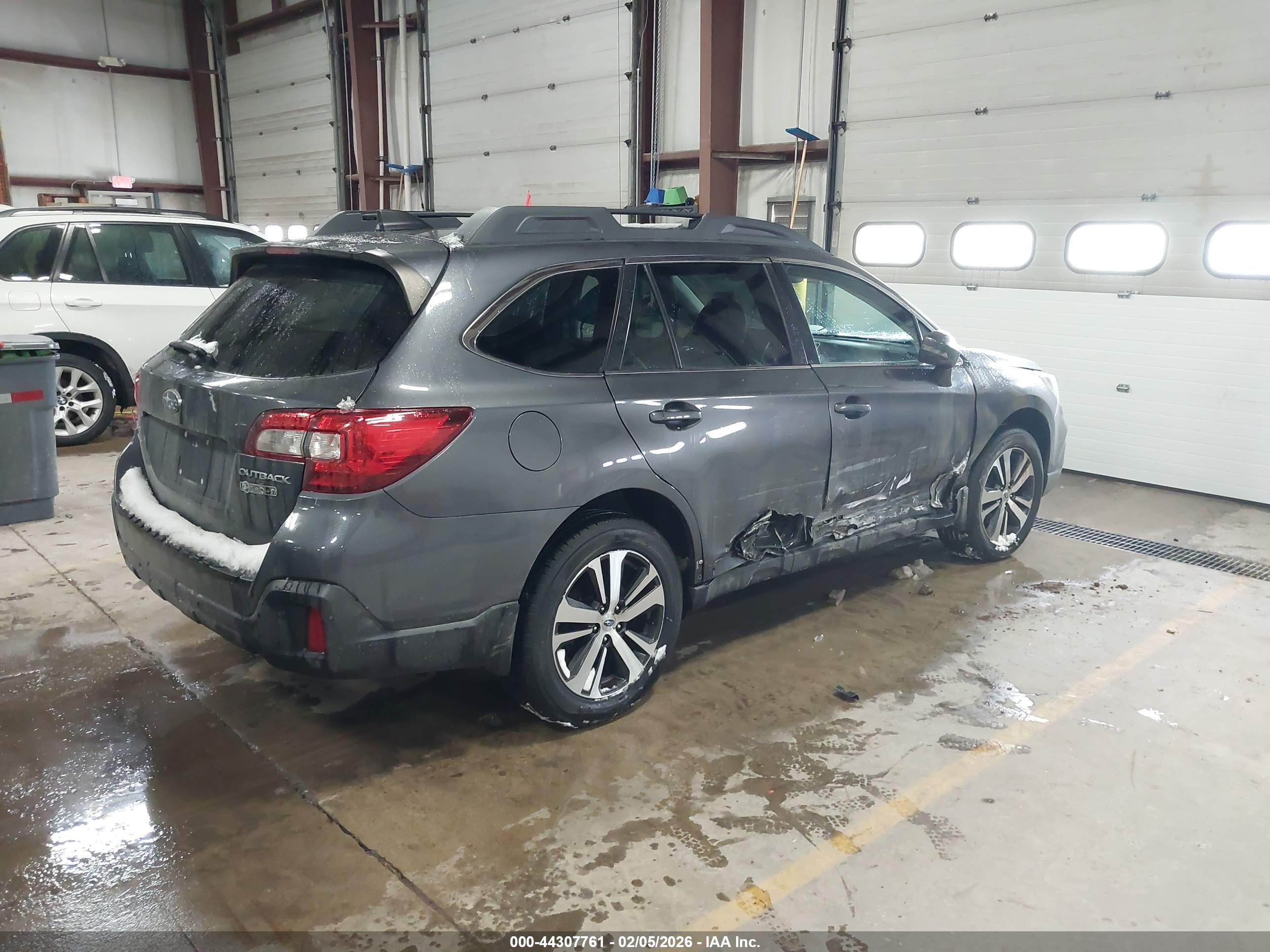 SUBARU OUTBACK image 4